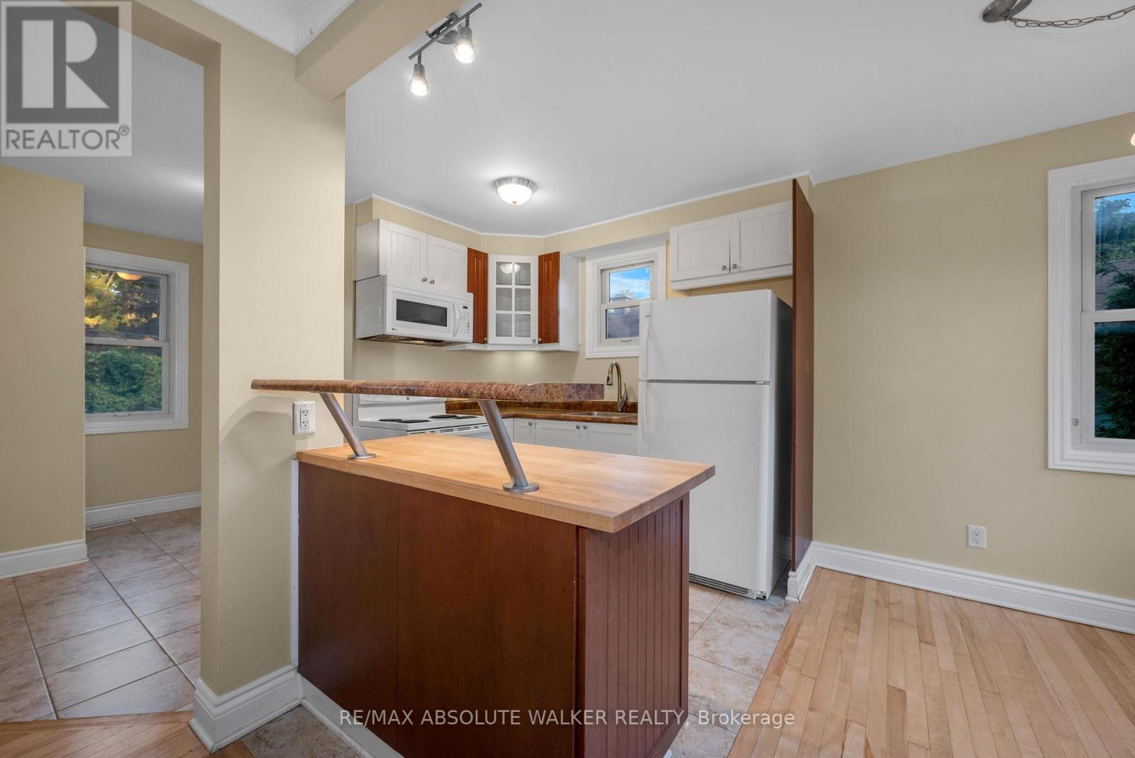 899 Maplewood Avenue, Ottawa, Ontario  K2B 5V6 - Photo 9 - X12418364