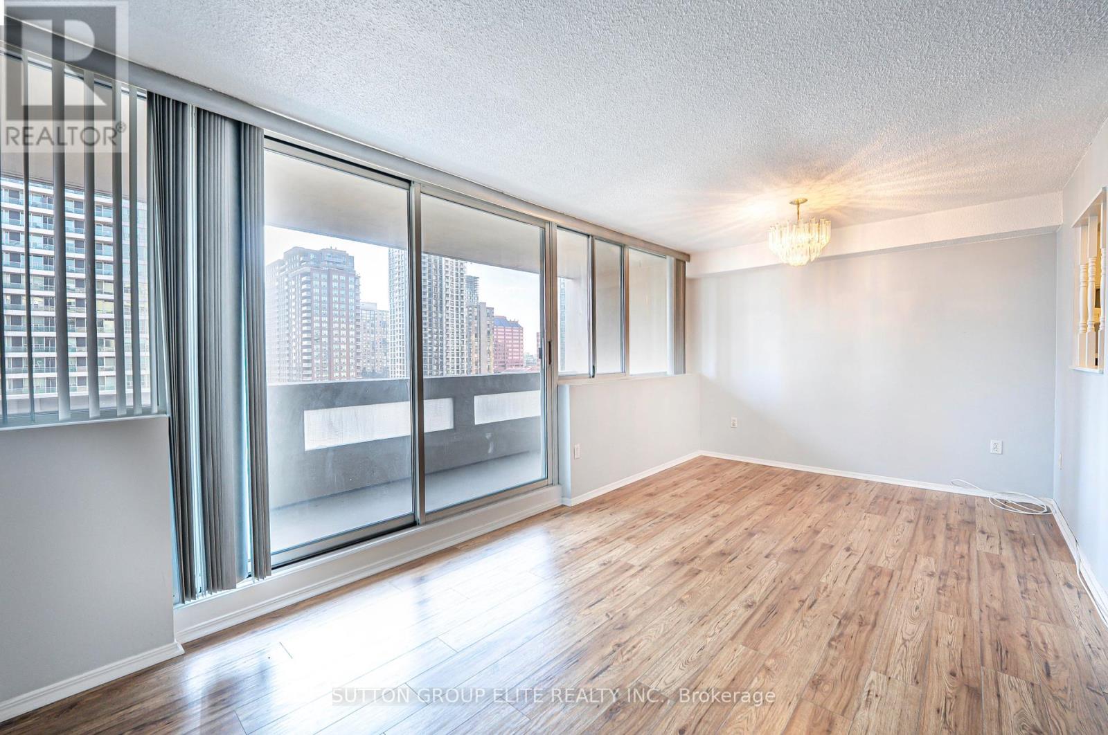 1203 - 3590 Kaneff Crescent, Mississauga, Ontario  L5A 3X3 - Photo 7 - W12286533