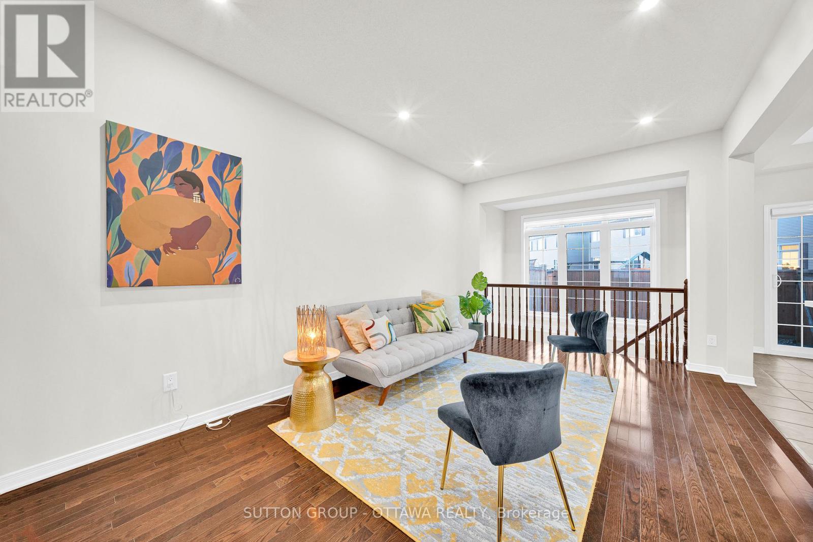 747 Oakglade Avenue, Ottawa, Ontario  K2M 0B5 - Photo 4 - X12442031