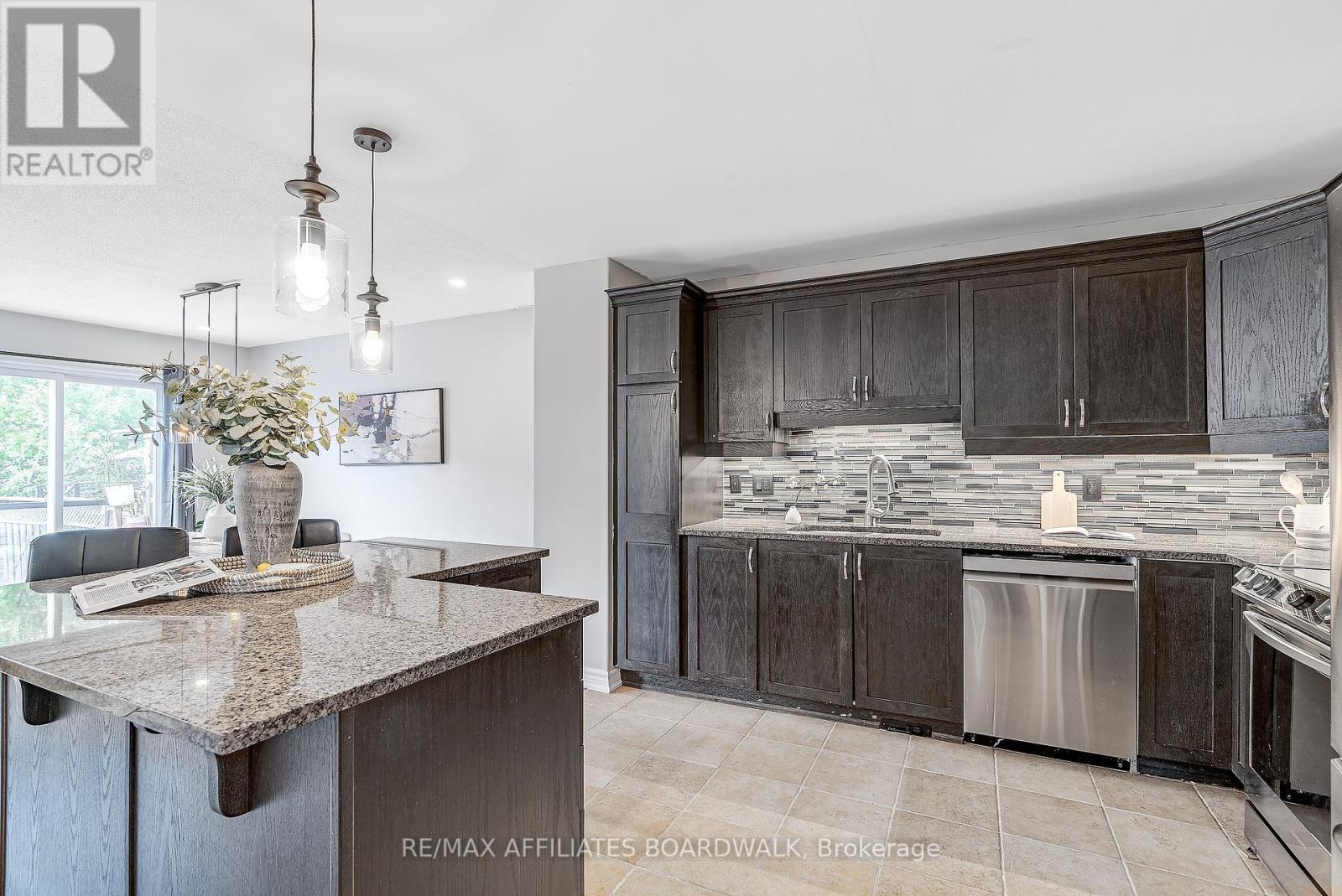 317 Glenbrae Avenue, Ottawa, Ontario  K2W 0B9 - Photo 10 - X12442075
