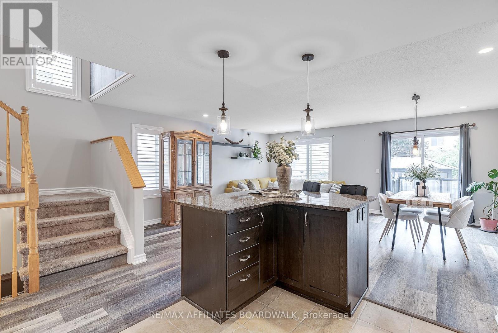 317 Glenbrae Avenue, Ottawa, Ontario  K2W 0B9 - Photo 11 - X12442075