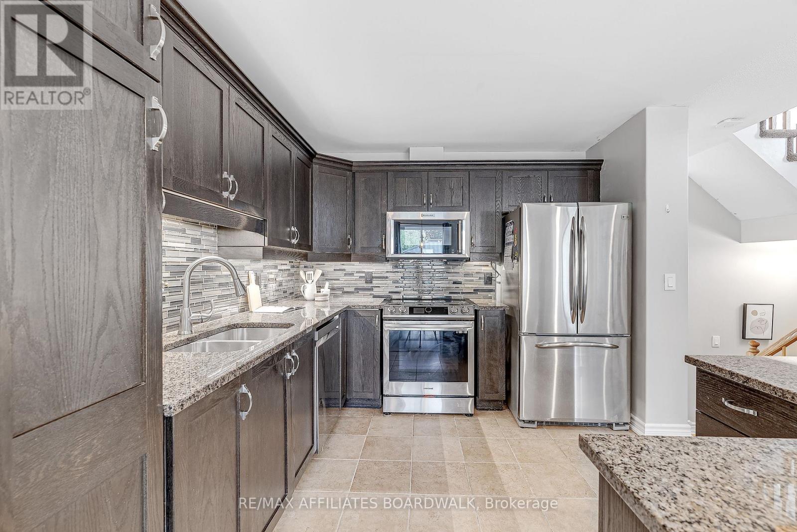 317 Glenbrae Avenue, Ottawa, Ontario  K2W 0B9 - Photo 8 - X12442075