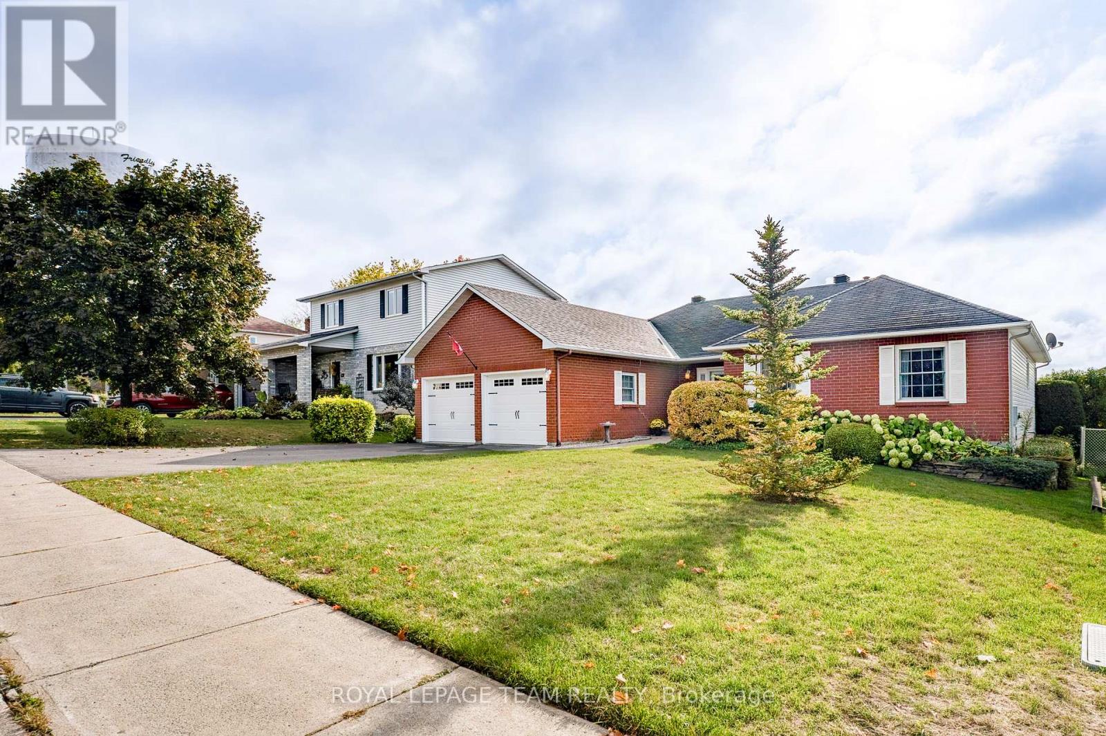 16 Tatra Street, Mississippi Mills, Ontario  K0A 1A0 - Photo 2 - X12442079