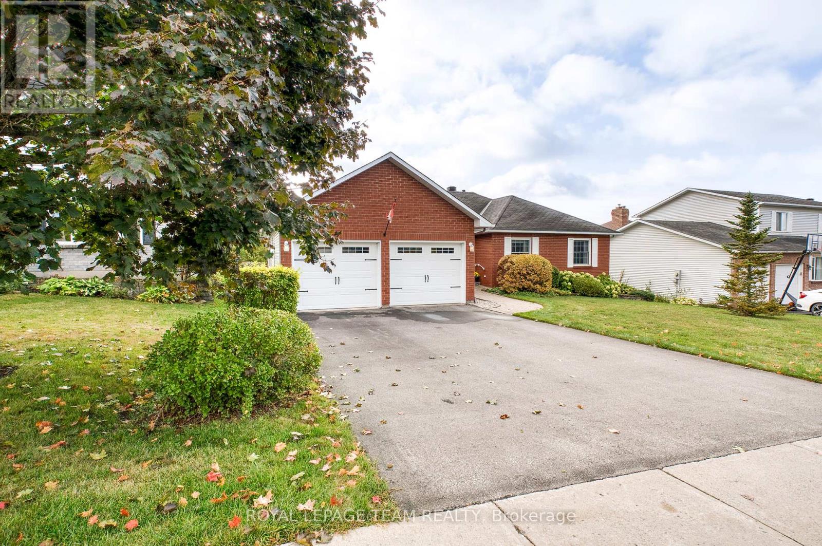 16 Tatra Street, Mississippi Mills, Ontario  K0A 1A0 - Photo 3 - X12442079