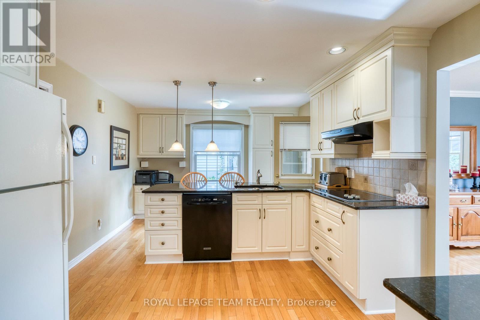 16 Tatra Street, Mississippi Mills, Ontario  K0A 1A0 - Photo 5 - X12442079
