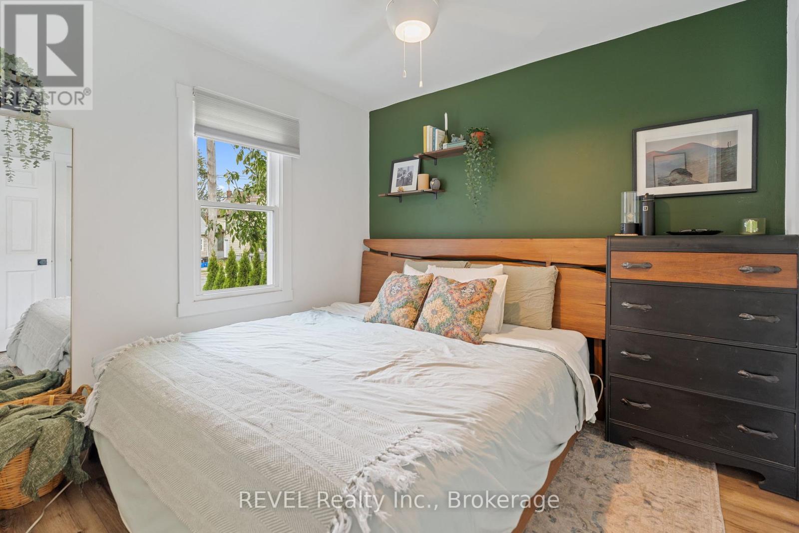 18 Crowland Avenue, Welland, Ontario  L3B 1W9 - Photo 17 - X12442091