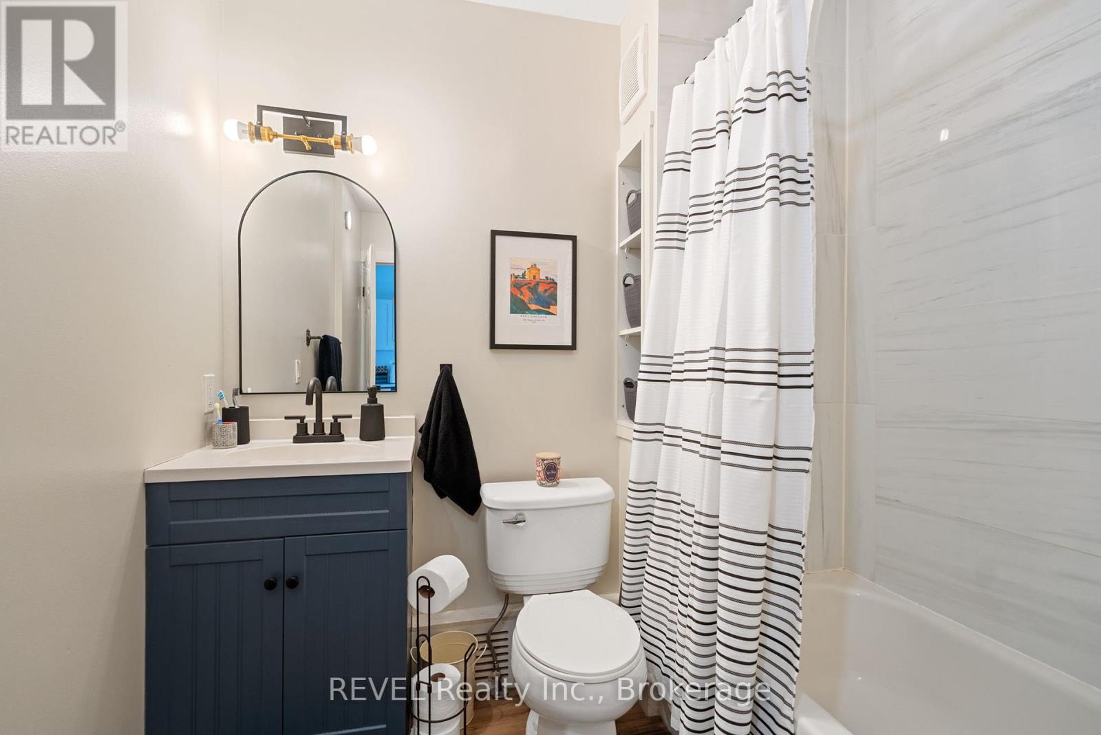 18 Crowland Avenue, Welland, Ontario  L3B 1W9 - Photo 20 - X12442091