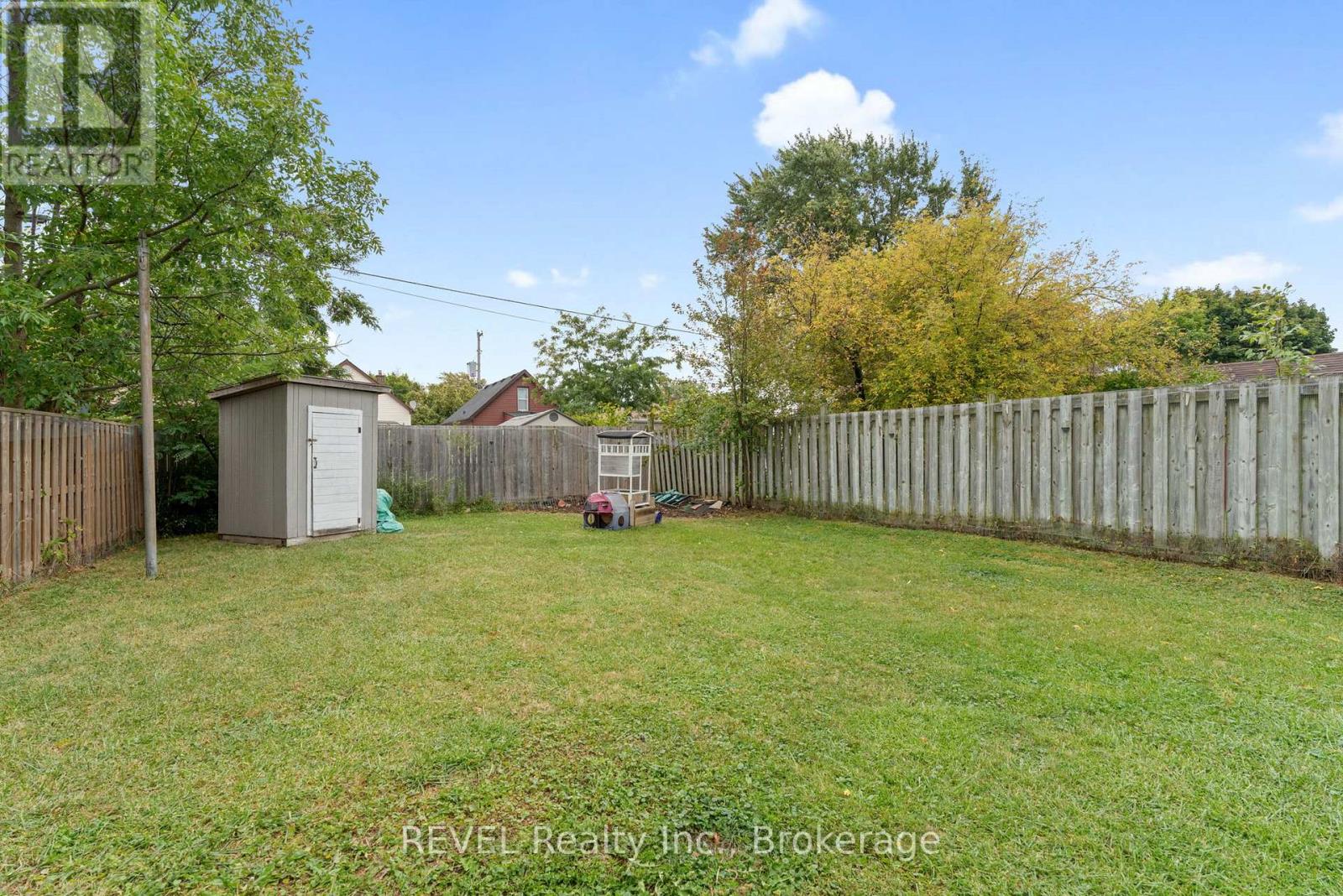 18 Crowland Avenue, Welland, Ontario  L3B 1W9 - Photo 29 - X12442091