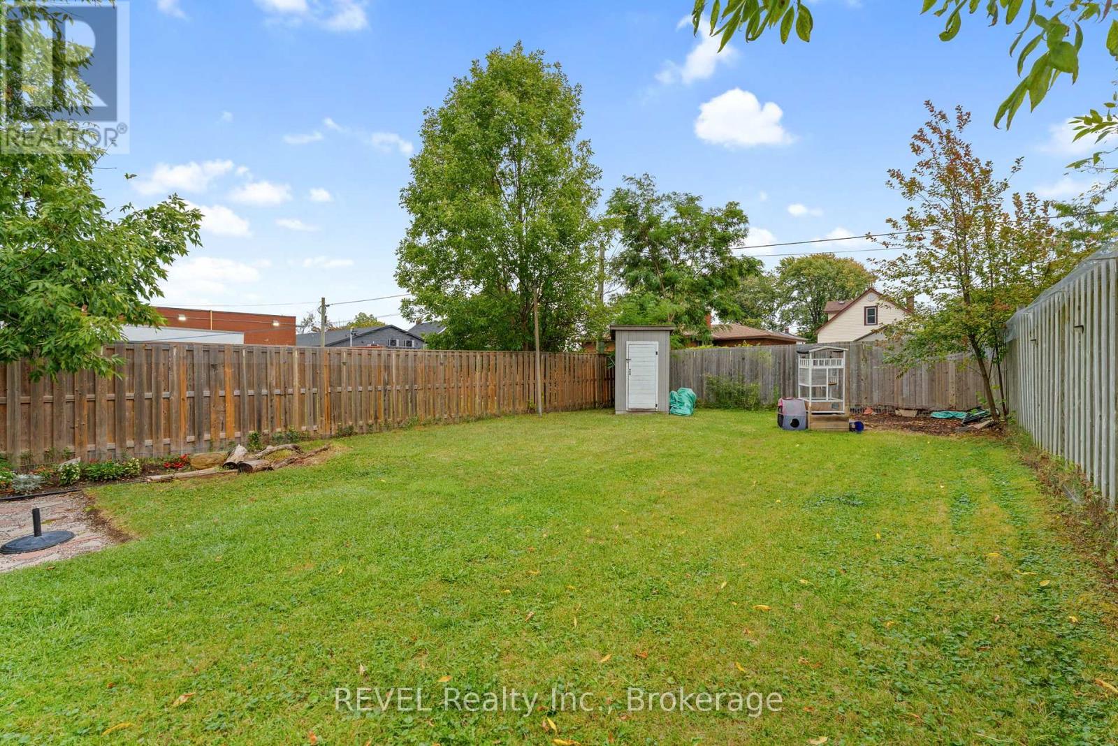 18 Crowland Avenue, Welland, Ontario  L3B 1W9 - Photo 30 - X12442091