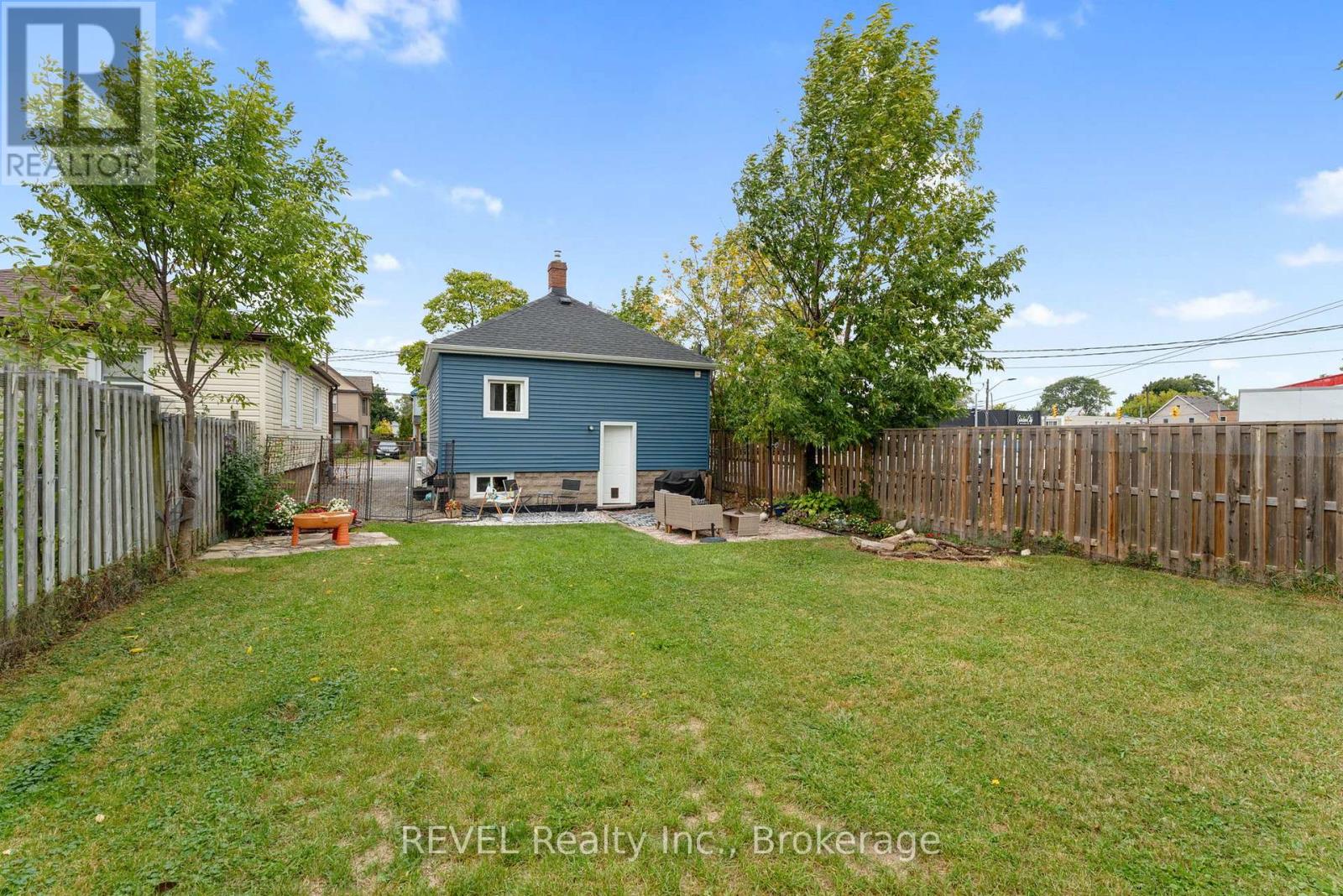 18 Crowland Avenue, Welland, Ontario  L3B 1W9 - Photo 31 - X12442091