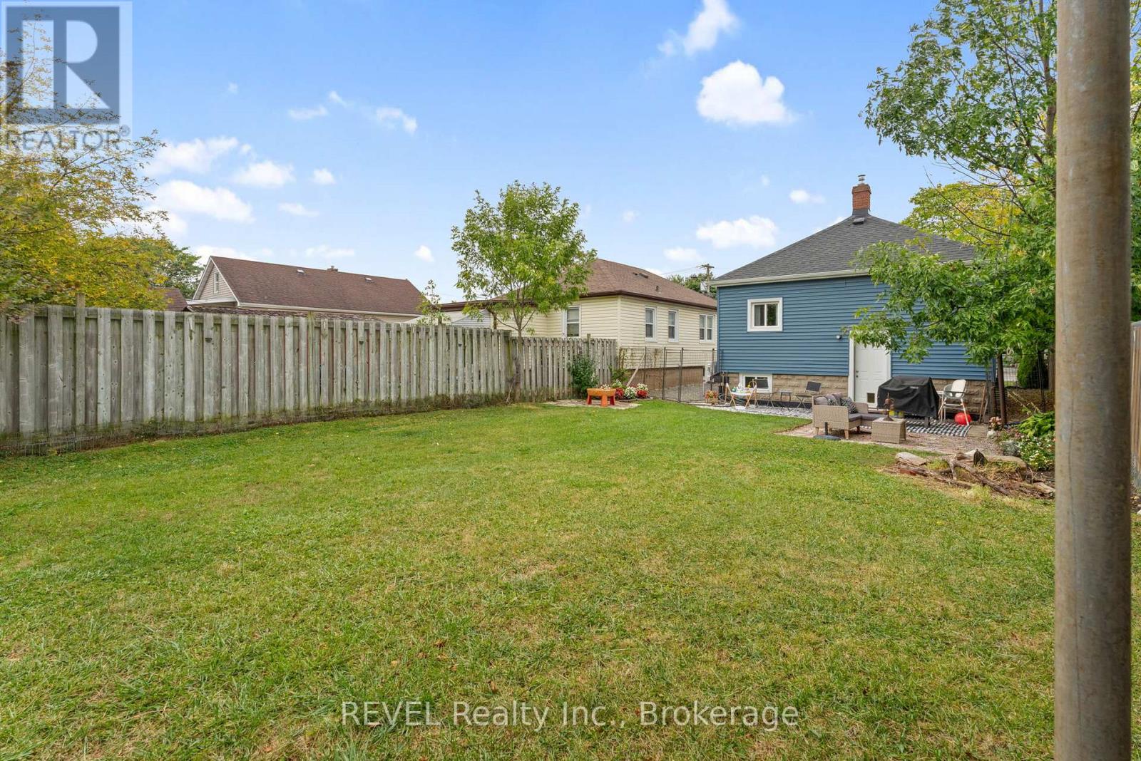 18 Crowland Avenue, Welland, Ontario  L3B 1W9 - Photo 32 - X12442091