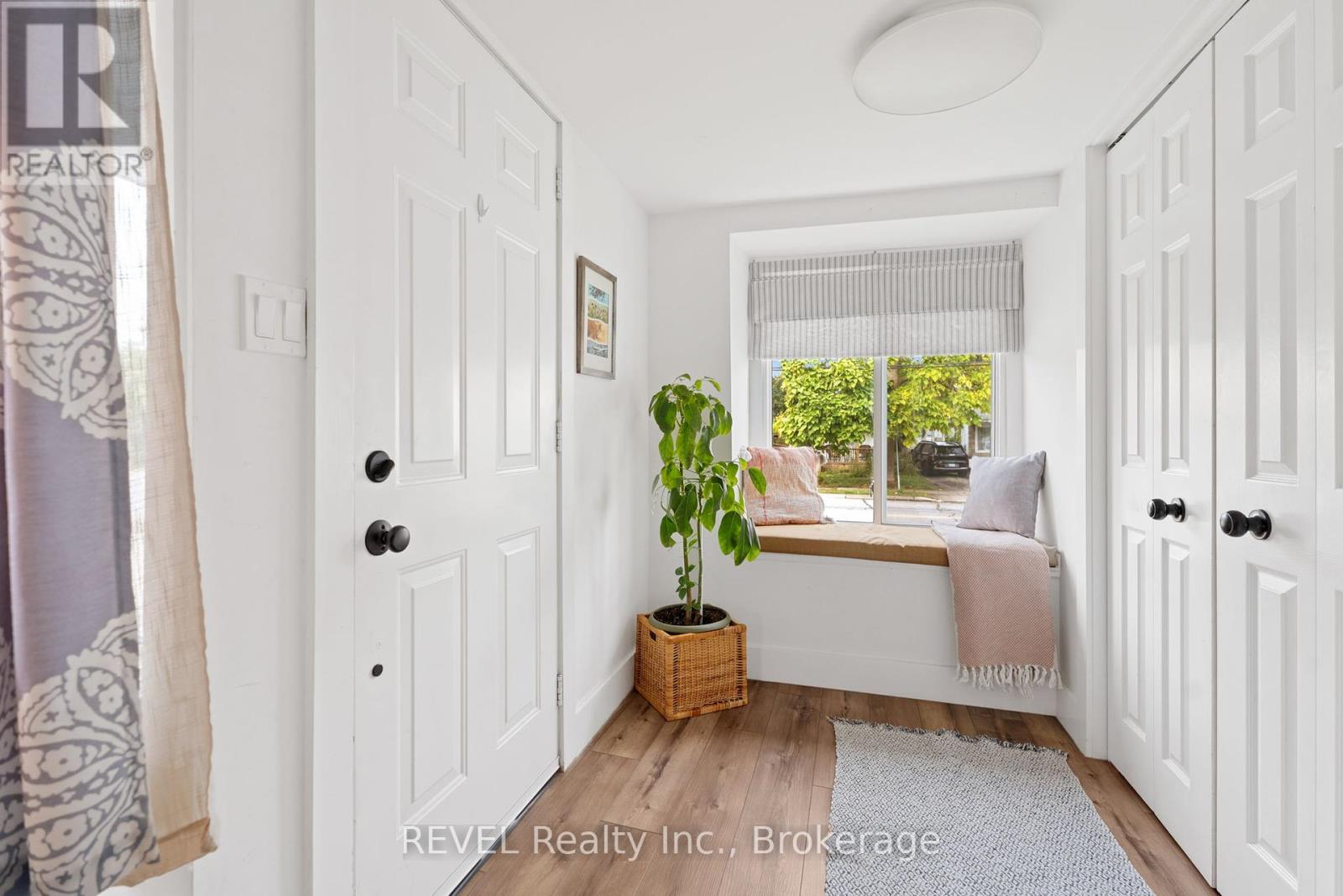 18 Crowland Avenue, Welland, Ontario  L3B 1W9 - Photo 6 - X12442091