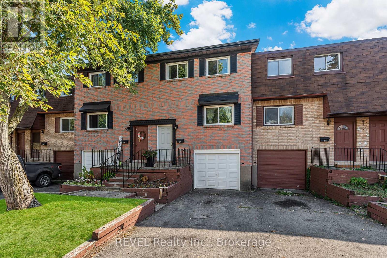 254 - 195 Denistoun Street, Welland, Ontario  L3C 6J6 - Photo 2 - X12442092
