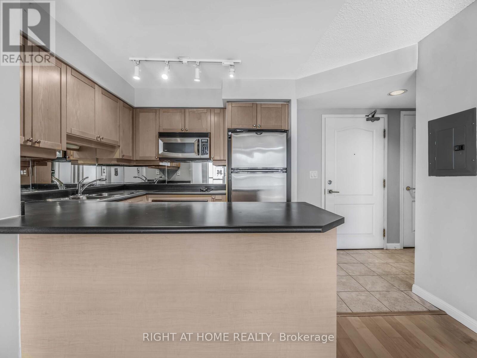 710 - 18 Stafford Street, Toronto, Ontario  M5V 3W4 - Photo 12 - C12442045