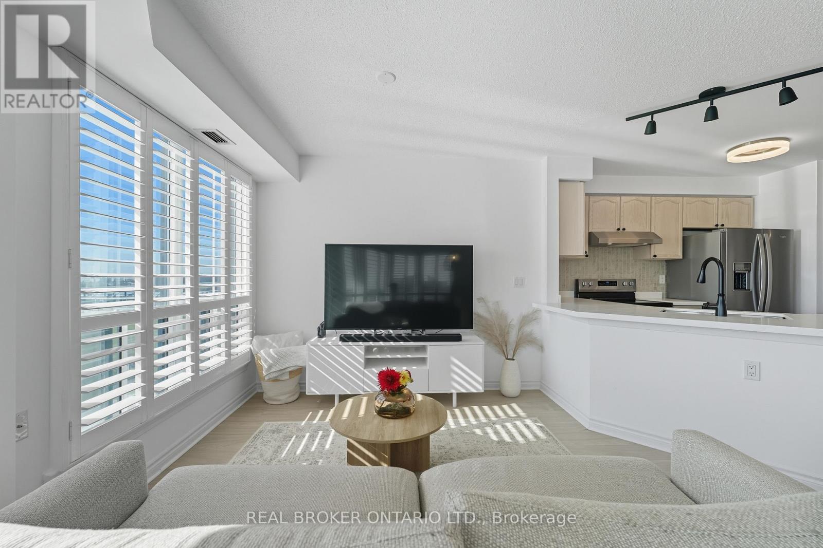 704 - 1030 Sheppard Avenue W, Toronto, Ontario  M3H 6C1 - Photo 5 - C12442104