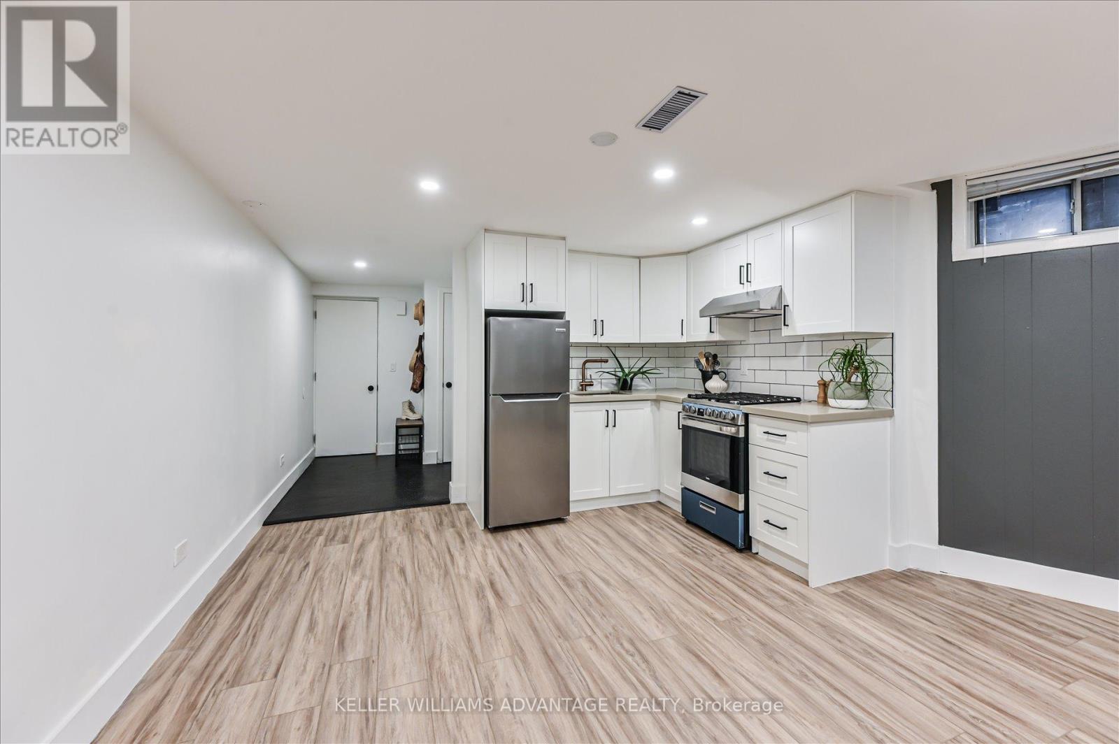 80 Victor Avenue, Toronto, Ontario  M4K 1A8 - Photo 10 - E12442098
