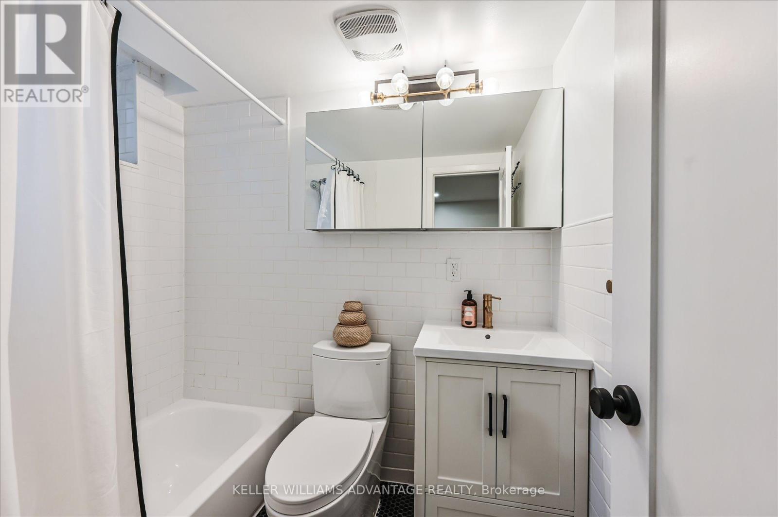 80 Victor Avenue, Toronto, Ontario  M4K 1A8 - Photo 11 - E12442098