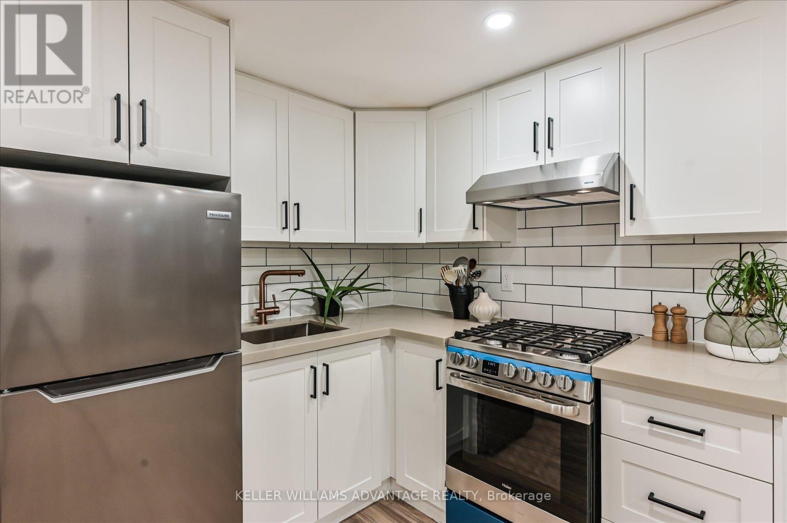 80 Victor Avenue, Toronto, Ontario  M4K 1A8 - Photo 4 - E12442098