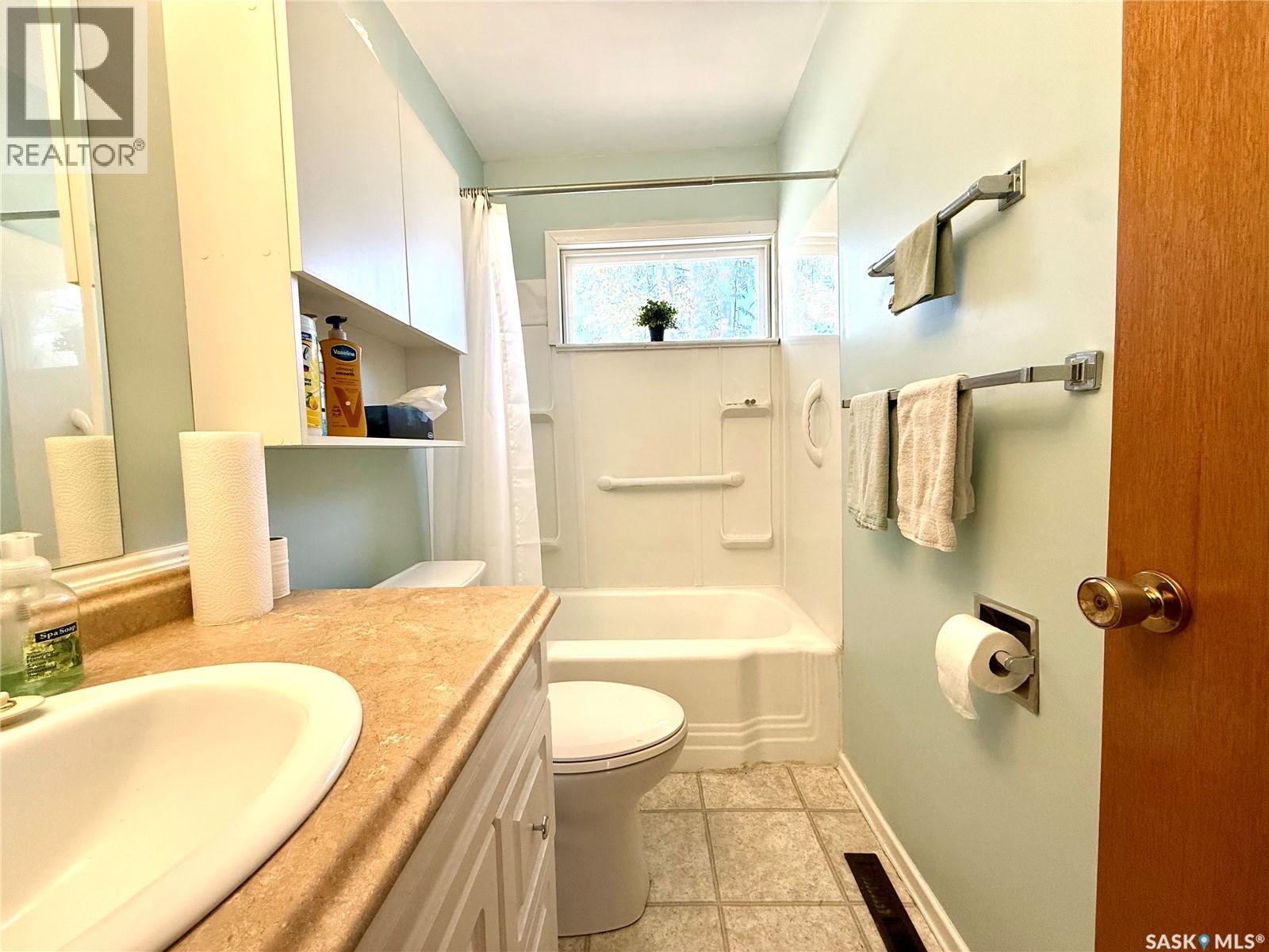 127 Darlington Avenue E, Yorkton, Saskatchewan  S3N 0C8 - Photo 11 - SK020004