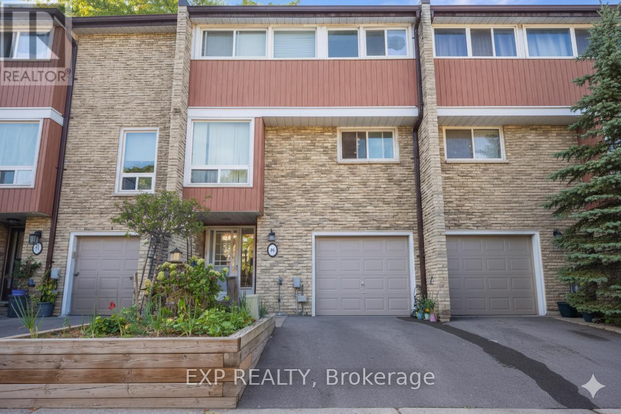 915 Inverhouse Drive, Mississauga (Clarkson), Ontario  L5J 4B2 - Photo 1 - W12442053