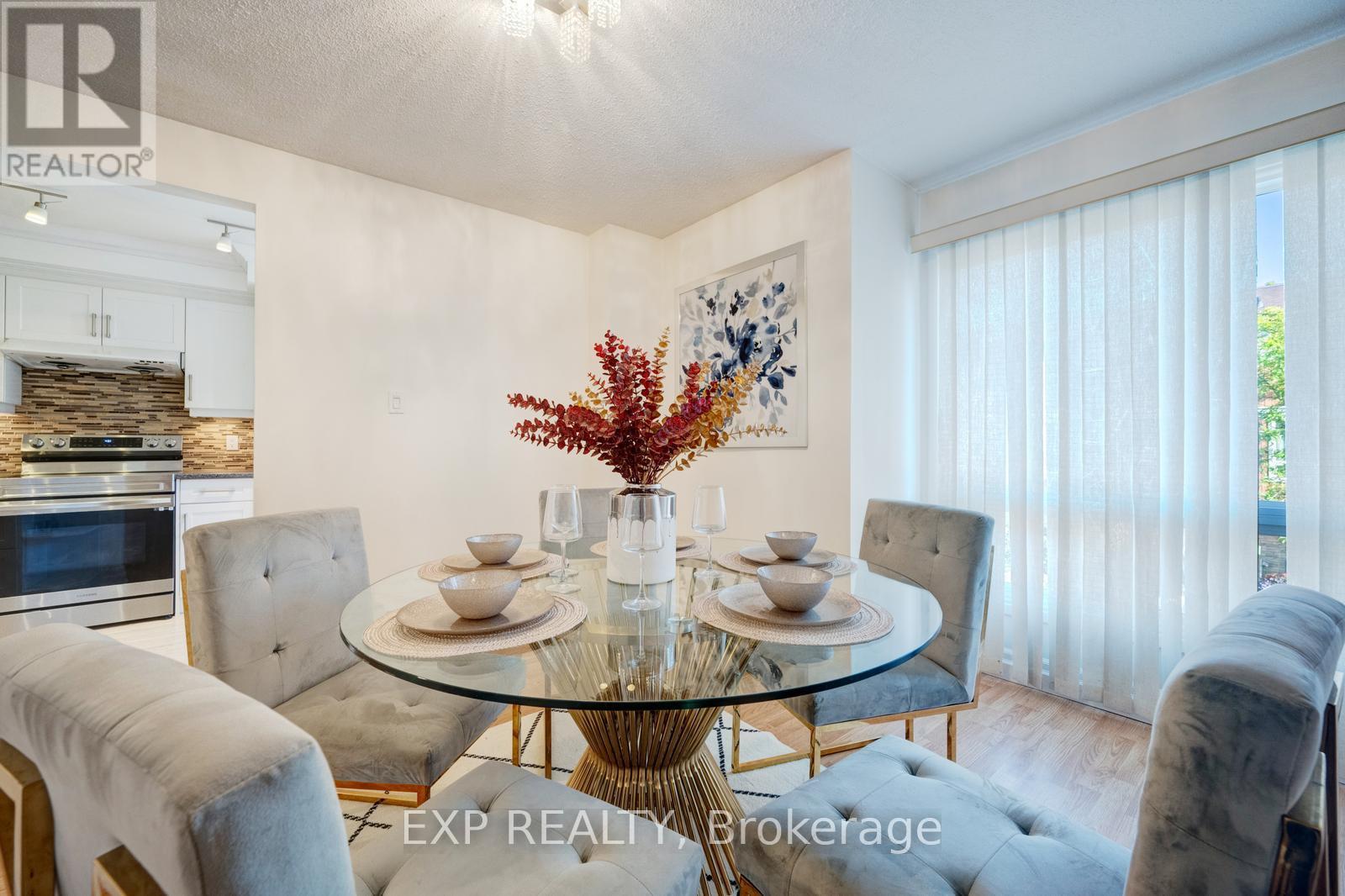 915 Inverhouse Drive, Mississauga (Clarkson), Ontario  L5J 4B2 - Photo 11 - W12442053