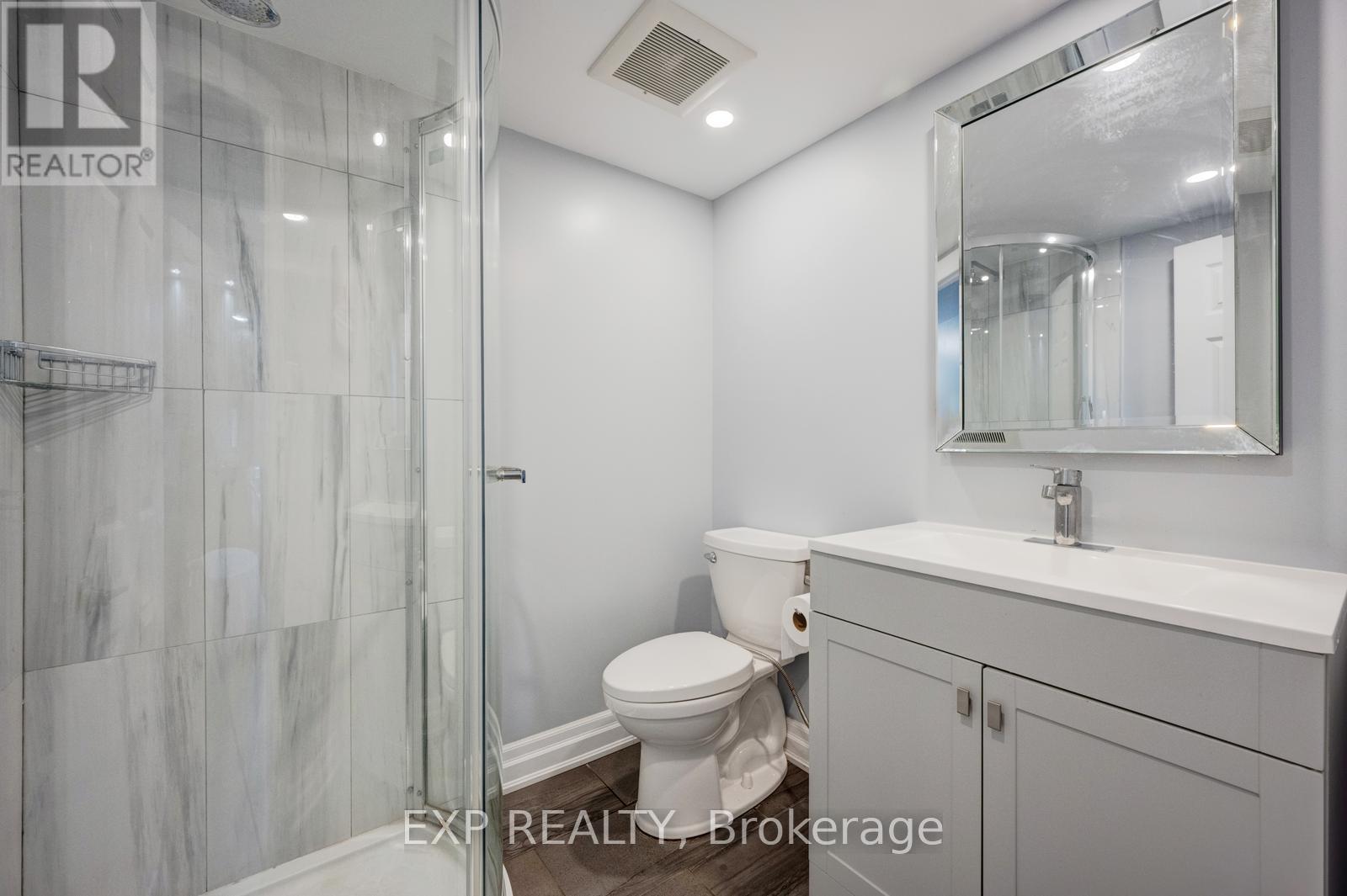 915 Inverhouse Drive, Mississauga (Clarkson), Ontario  L5J 4B2 - Photo 12 - W12442053