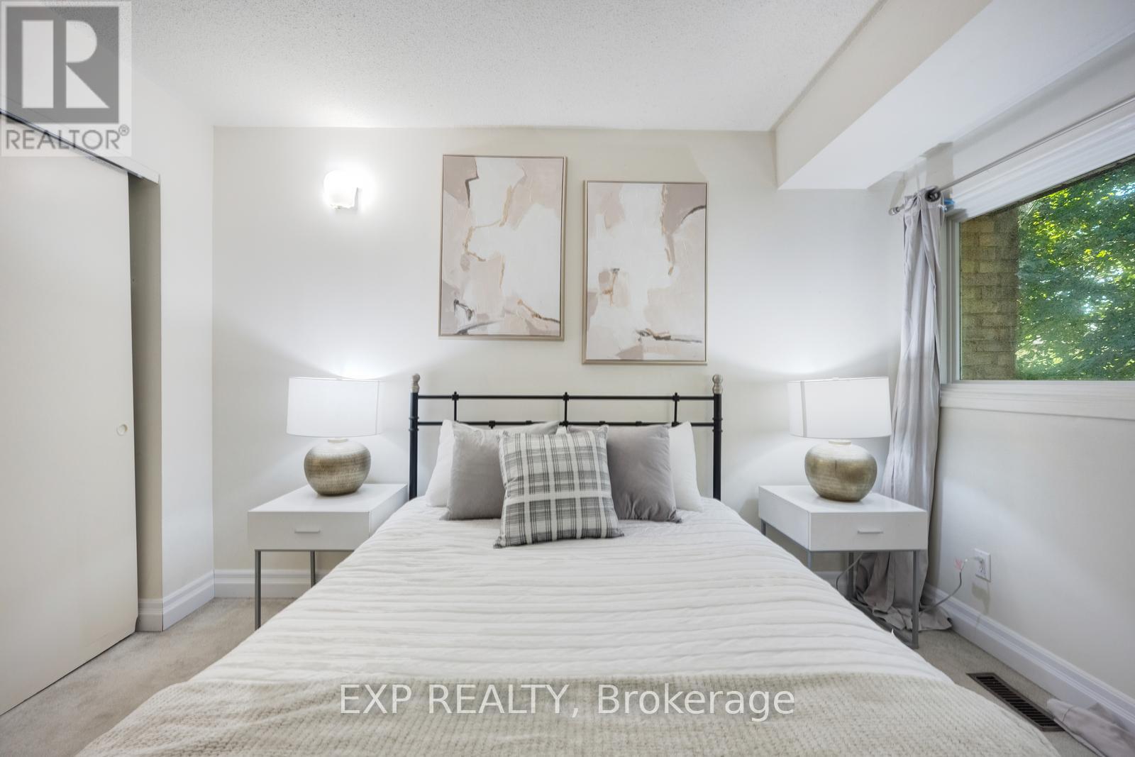 915 Inverhouse Drive, Mississauga (Clarkson), Ontario  L5J 4B2 - Photo 15 - W12442053