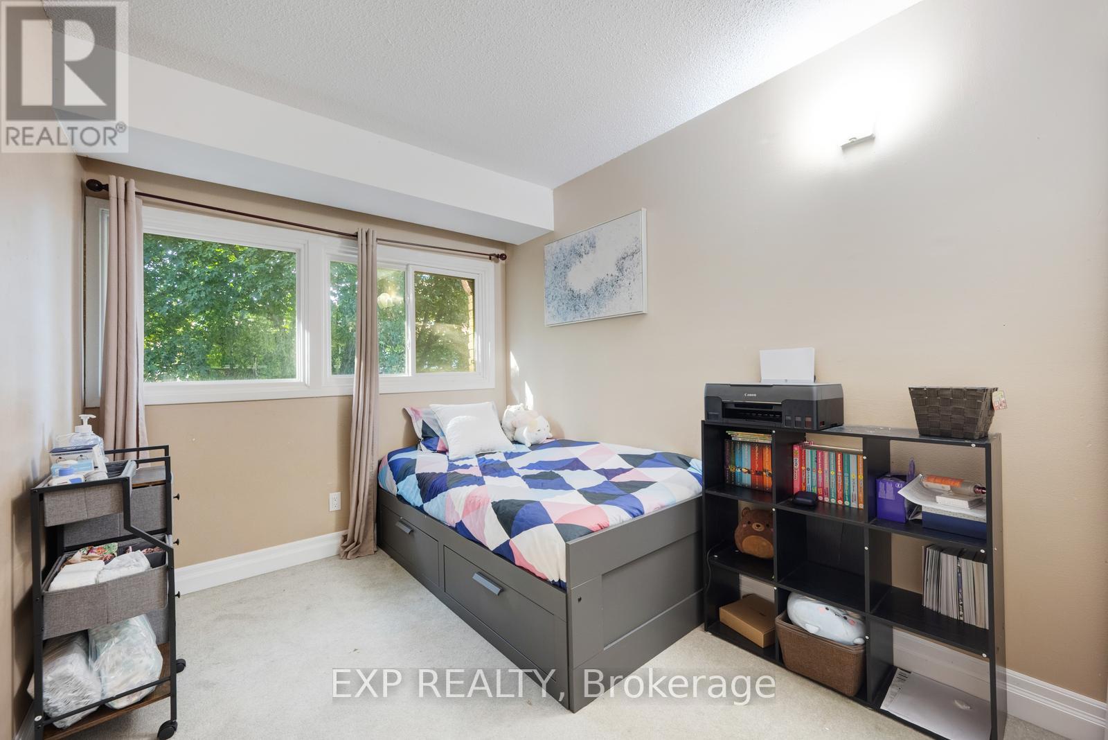 915 Inverhouse Drive, Mississauga (Clarkson), Ontario  L5J 4B2 - Photo 19 - W12442053