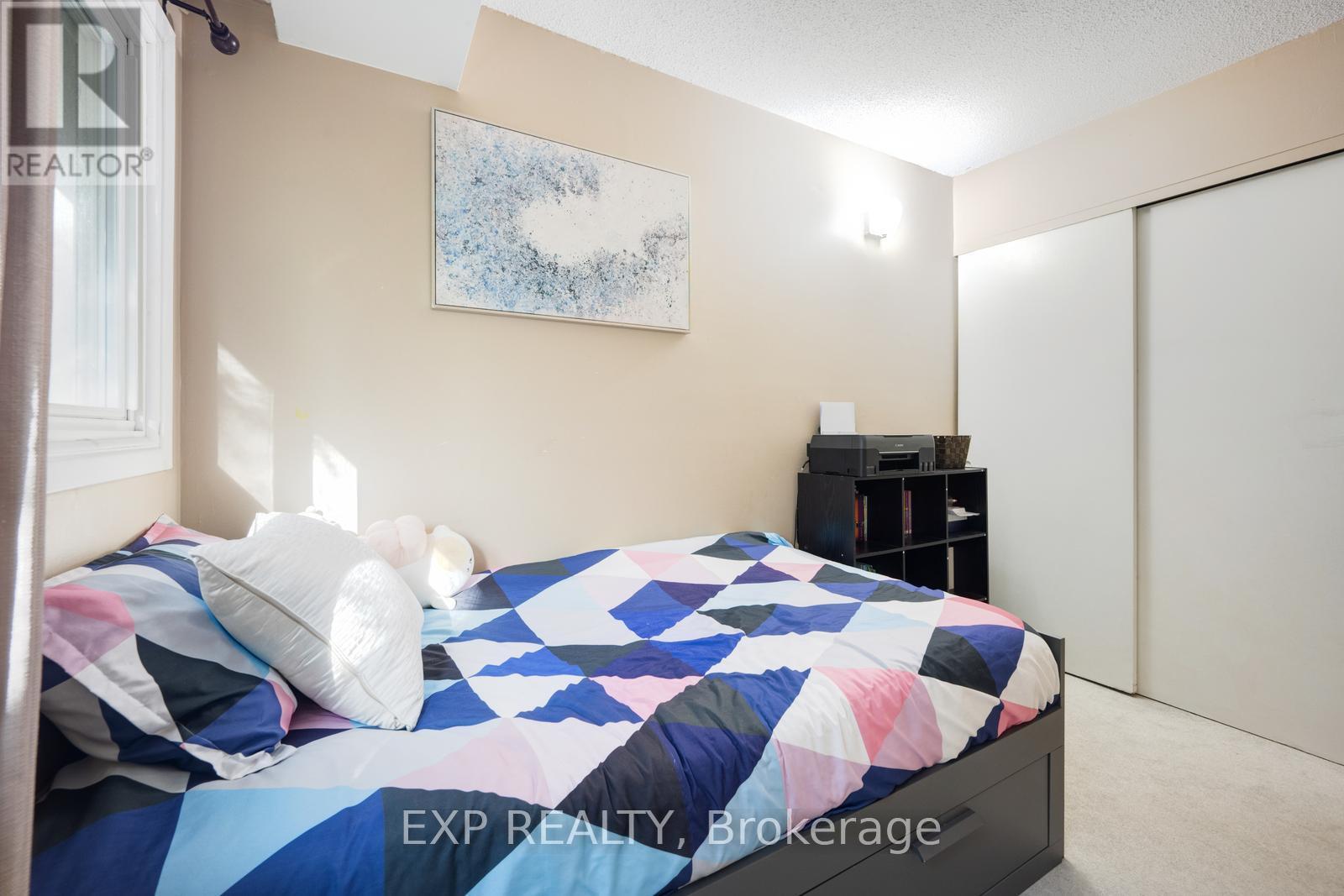 915 Inverhouse Drive, Mississauga (Clarkson), Ontario  L5J 4B2 - Photo 20 - W12442053