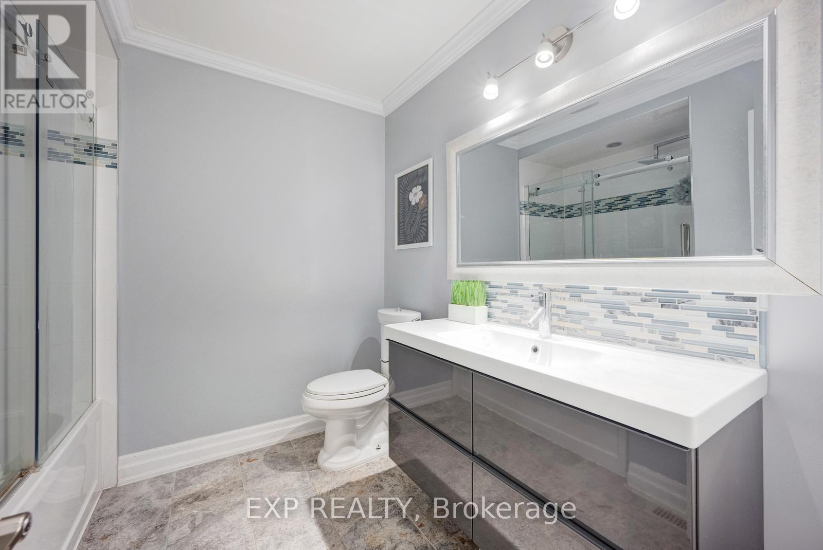 915 Inverhouse Drive, Mississauga (Clarkson), Ontario  L5J 4B2 - Photo 21 - W12442053