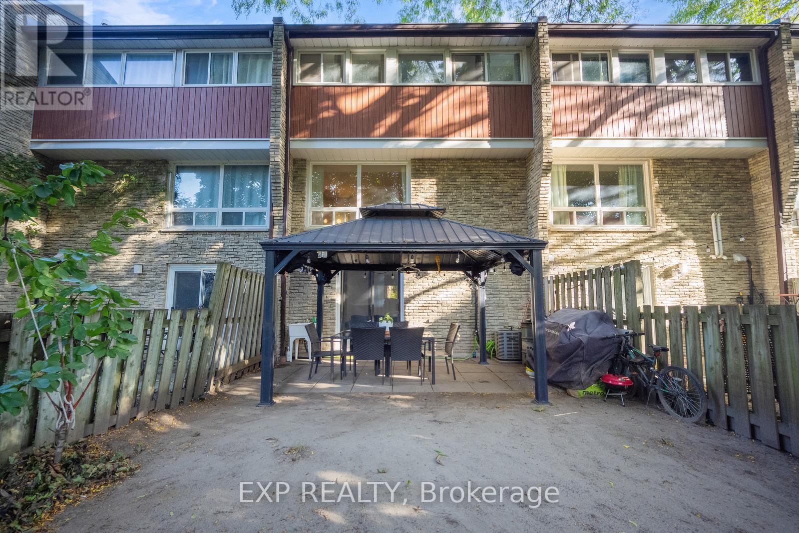 915 Inverhouse Drive, Mississauga (Clarkson), Ontario  L5J 4B2 - Photo 22 - W12442053
