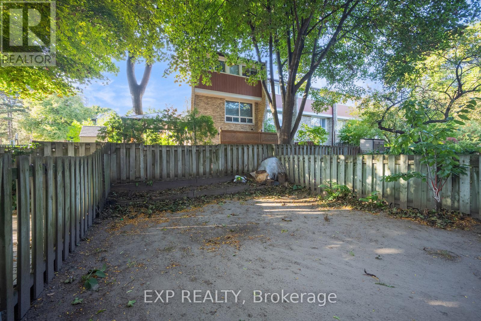 915 Inverhouse Drive, Mississauga (Clarkson), Ontario  L5J 4B2 - Photo 23 - W12442053