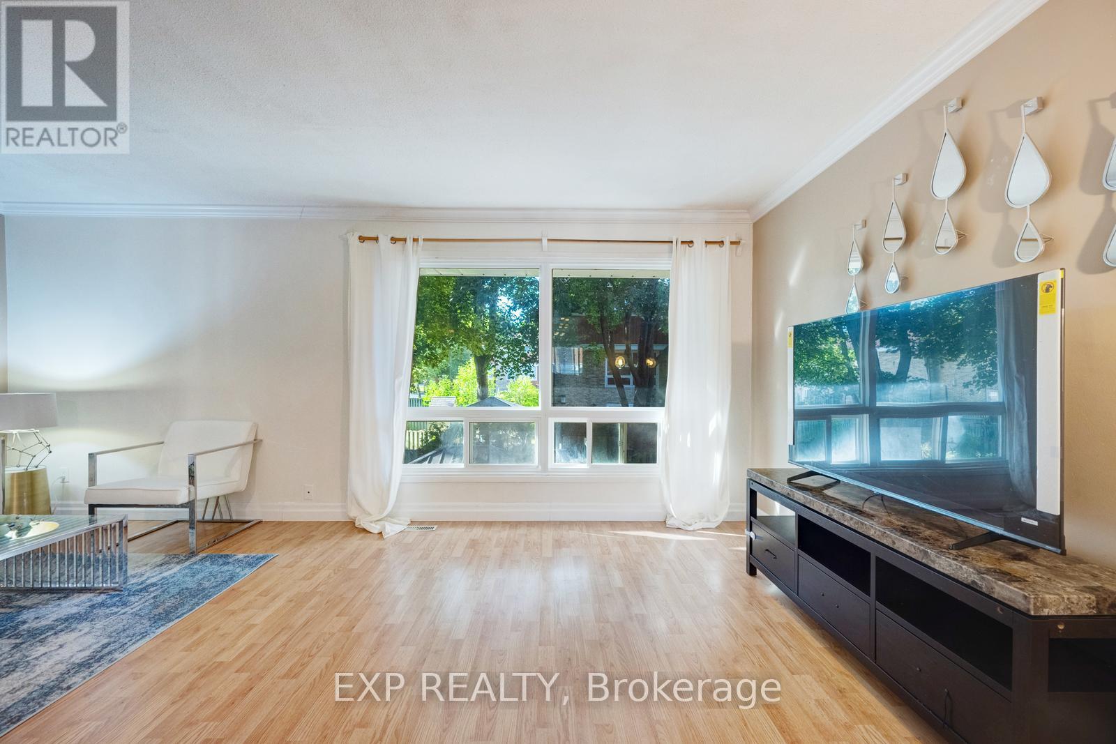 915 Inverhouse Drive, Mississauga (Clarkson), Ontario  L5J 4B2 - Photo 4 - W12442053