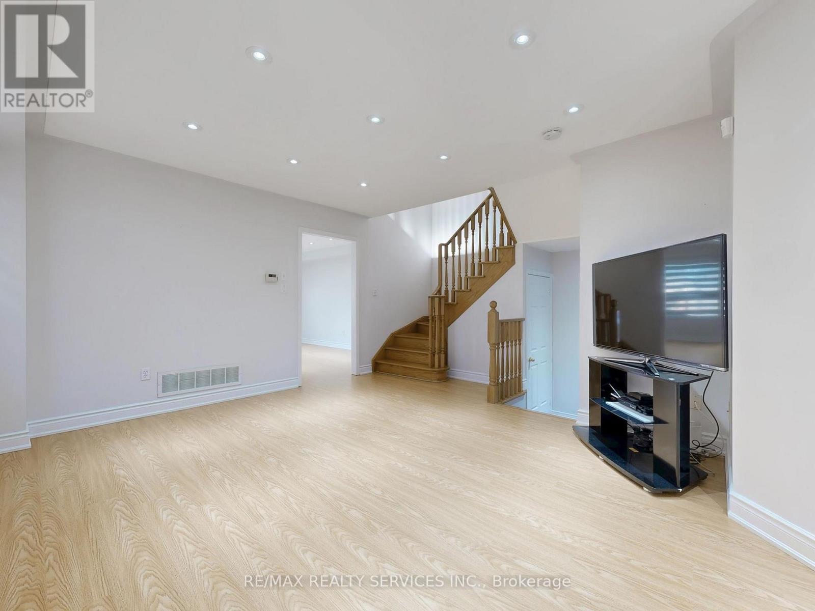 44 Amethyst Circle, Brampton (Bram East), Ontario  L6P 0Z3 - Photo 10 - W12442101