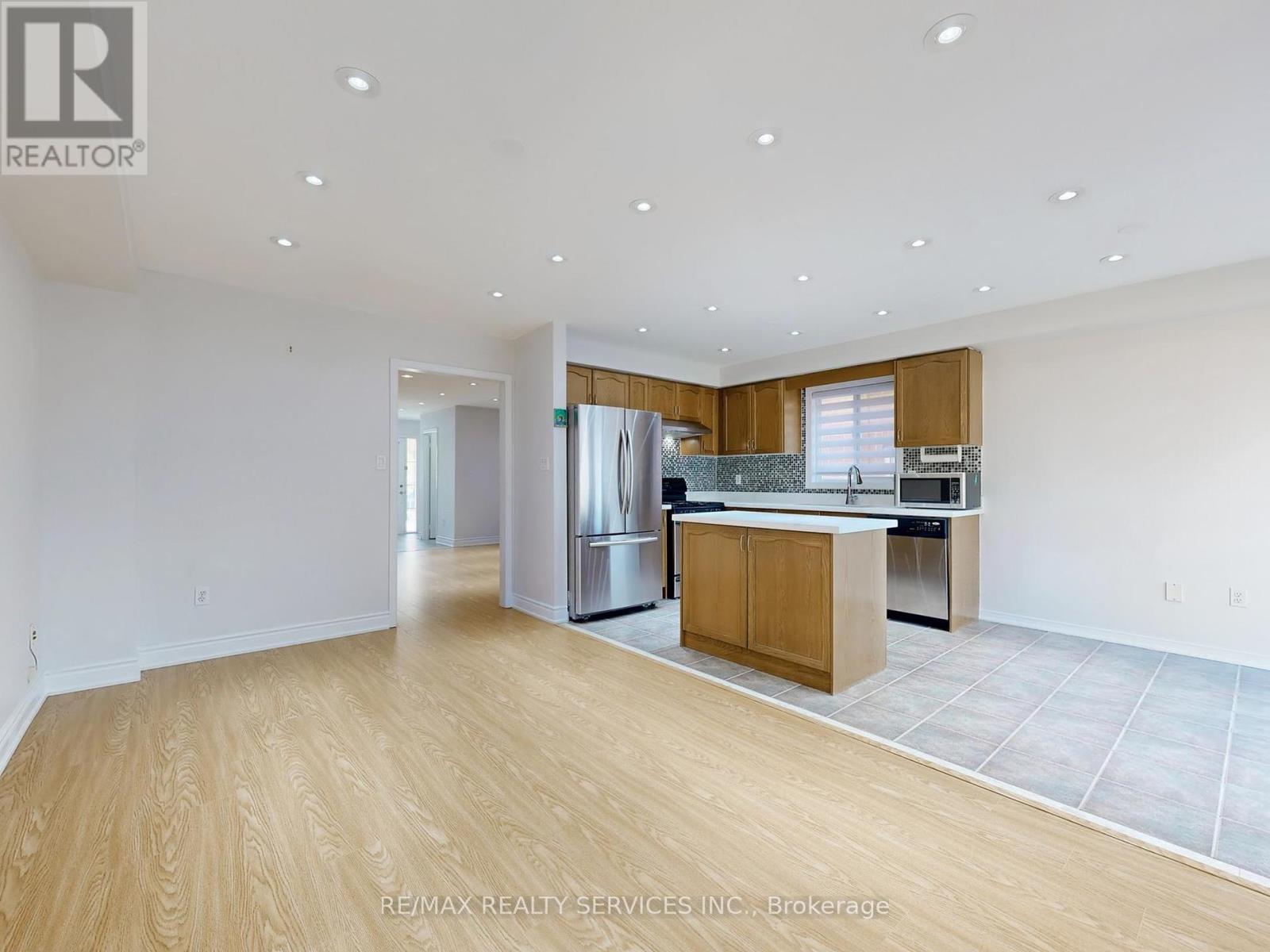 44 Amethyst Circle, Brampton (Bram East), Ontario  L6P 0Z3 - Photo 14 - W12442101