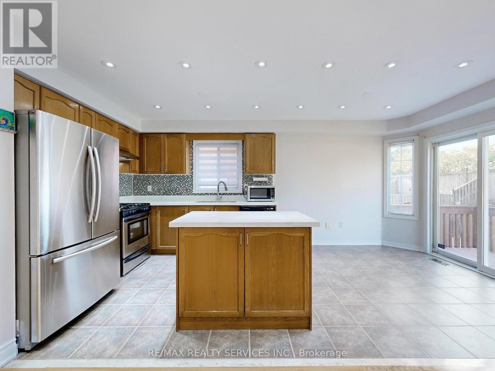 44 Amethyst Circle, Brampton (Bram East), Ontario  L6P 0Z3 - Photo 16 - W12442101