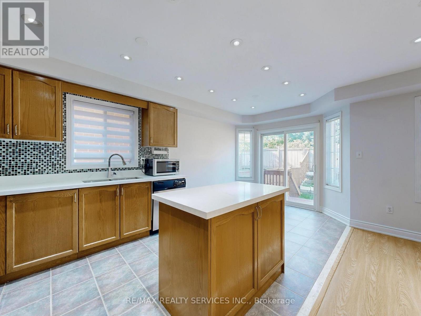 44 Amethyst Circle, Brampton (Bram East), Ontario  L6P 0Z3 - Photo 17 - W12442101