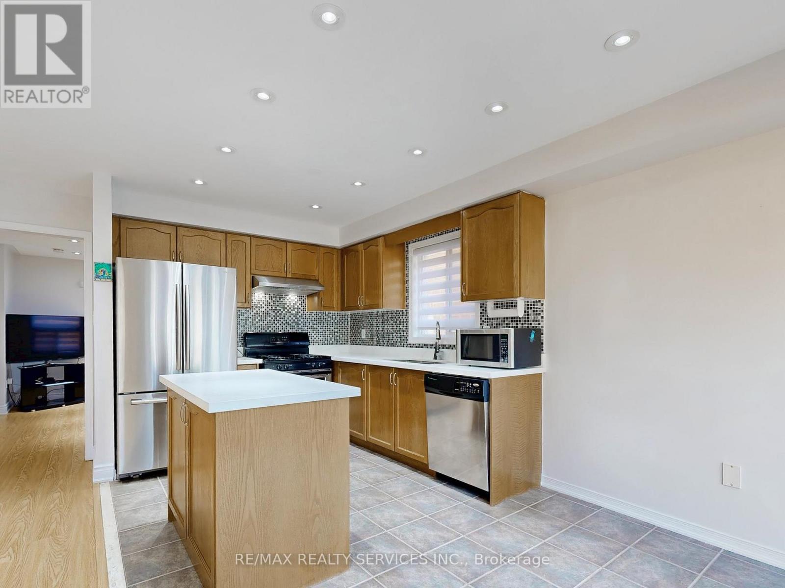 44 Amethyst Circle, Brampton (Bram East), Ontario  L6P 0Z3 - Photo 18 - W12442101