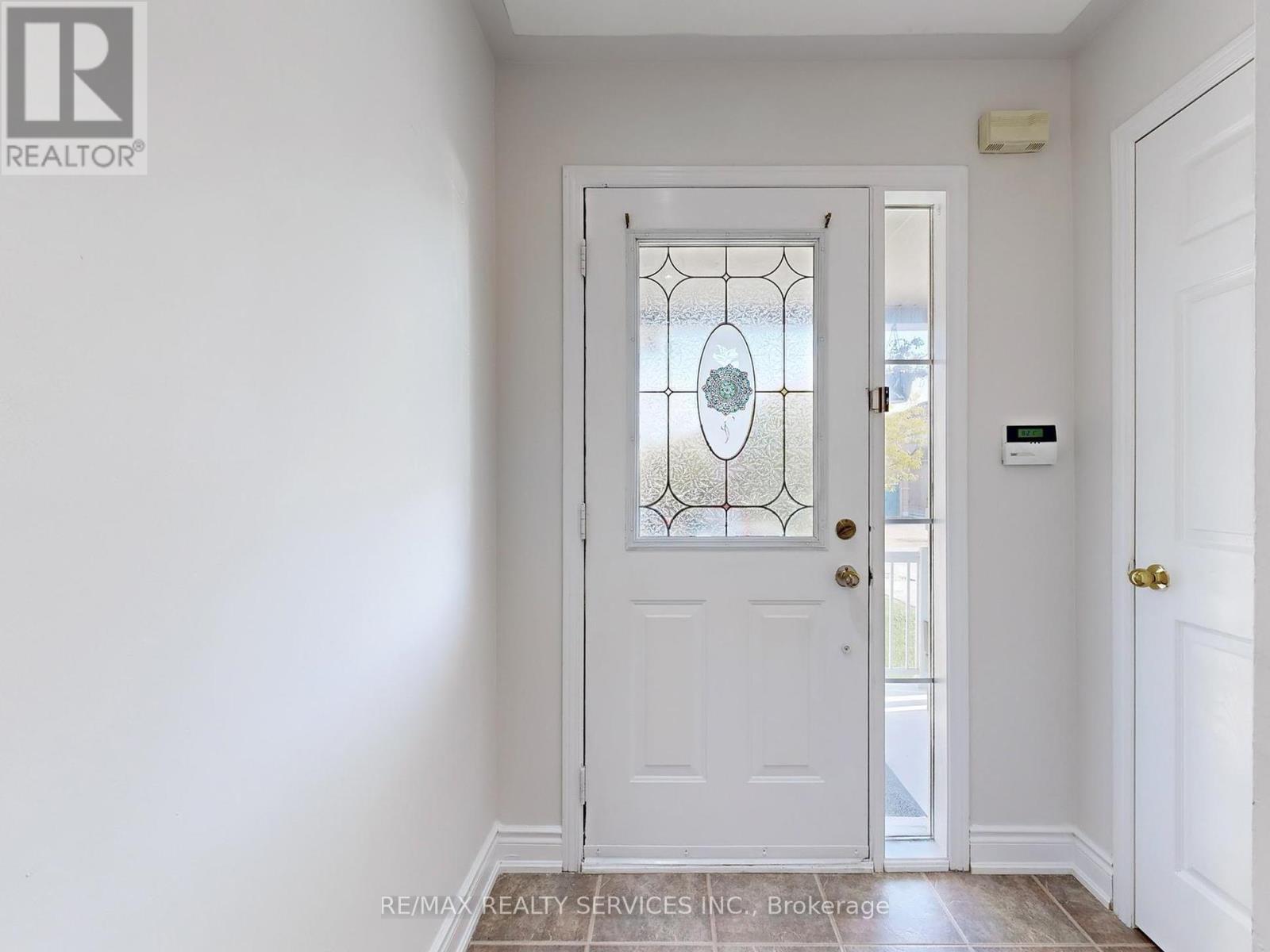 44 Amethyst Circle, Brampton (Bram East), Ontario  L6P 0Z3 - Photo 4 - W12442101