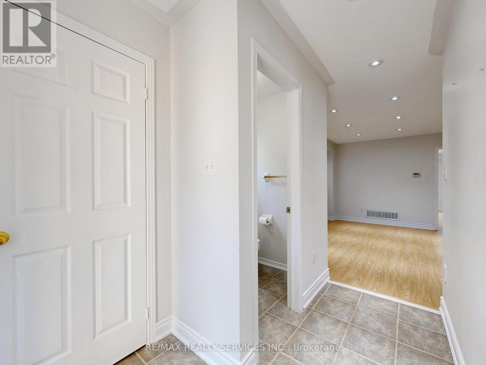44 Amethyst Circle, Brampton (Bram East), Ontario  L6P 0Z3 - Photo 5 - W12442101