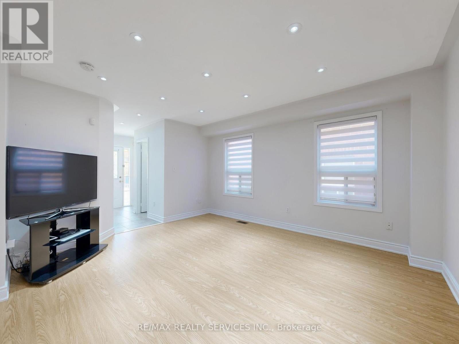 44 Amethyst Circle, Brampton (Bram East), Ontario  L6P 0Z3 - Photo 6 - W12442101