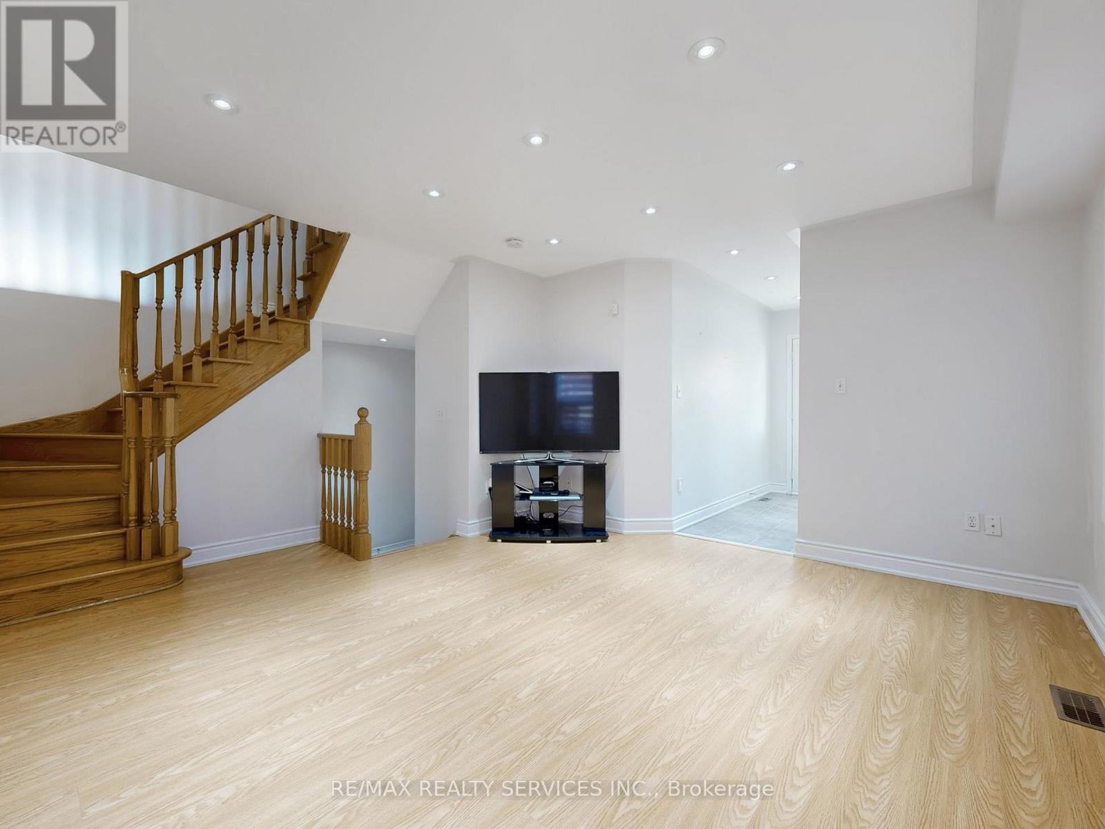 44 Amethyst Circle, Brampton (Bram East), Ontario  L6P 0Z3 - Photo 8 - W12442101