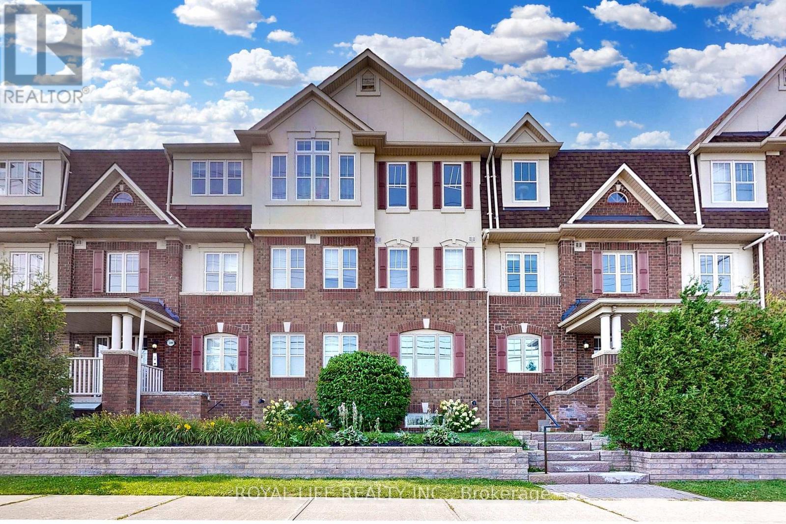 2 - 595 DUNDAS STREET W, Mississauga, Ontario