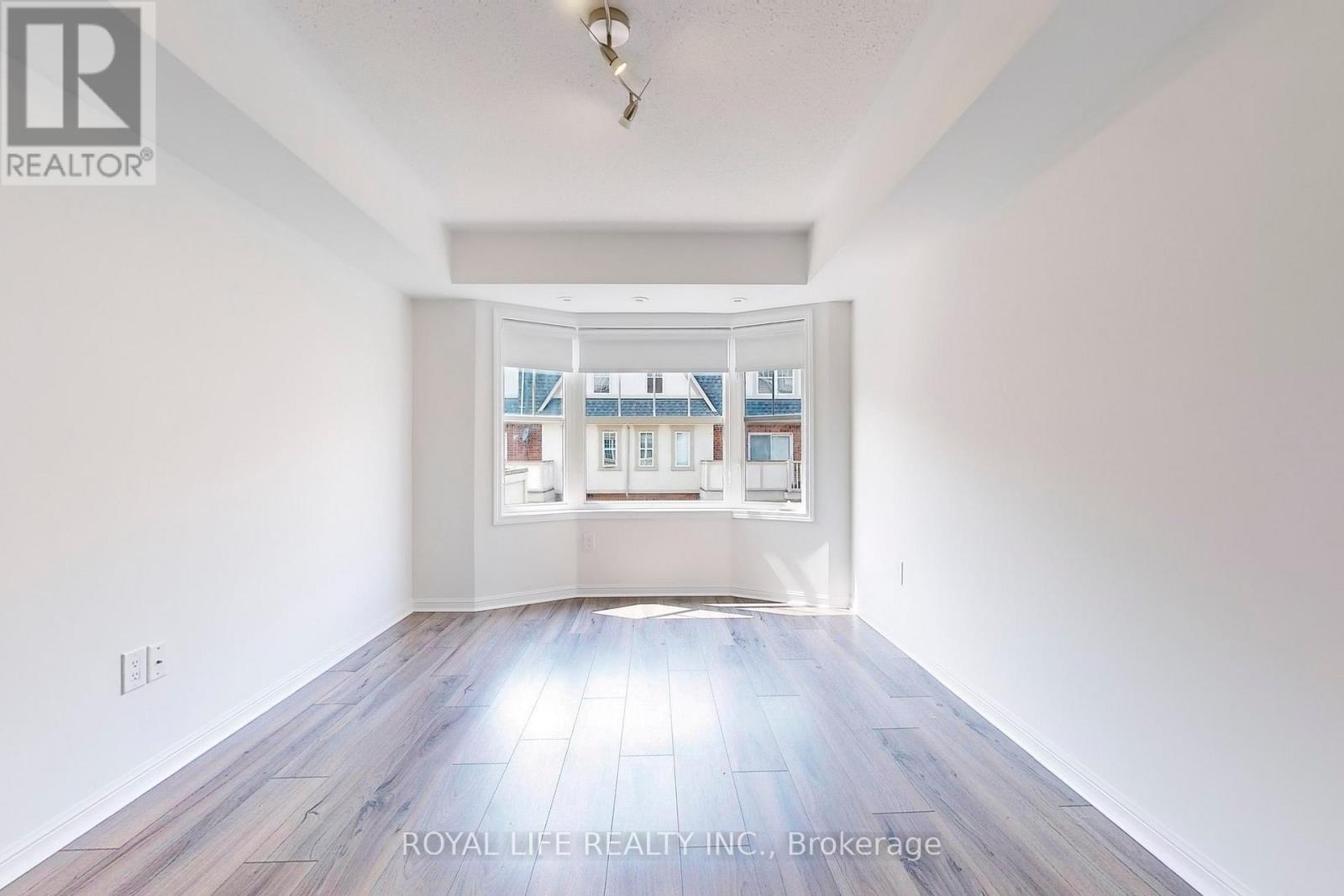 2 - 595 Dundas Street W, Mississauga, Ontario  L5B 0B3 - Photo 10 - W12442105