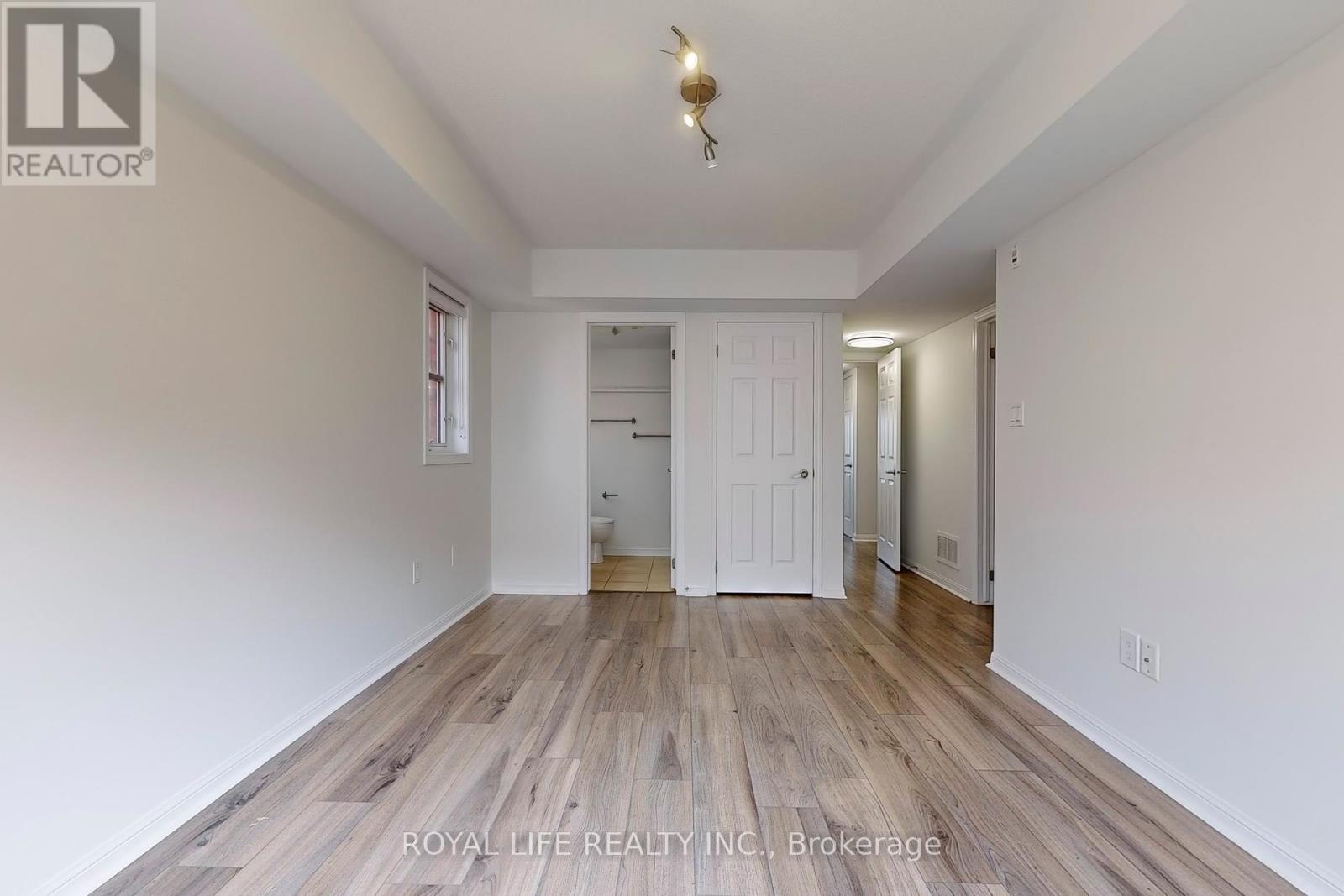 2 - 595 Dundas Street W, Mississauga, Ontario  L5B 0B3 - Photo 11 - W12442105