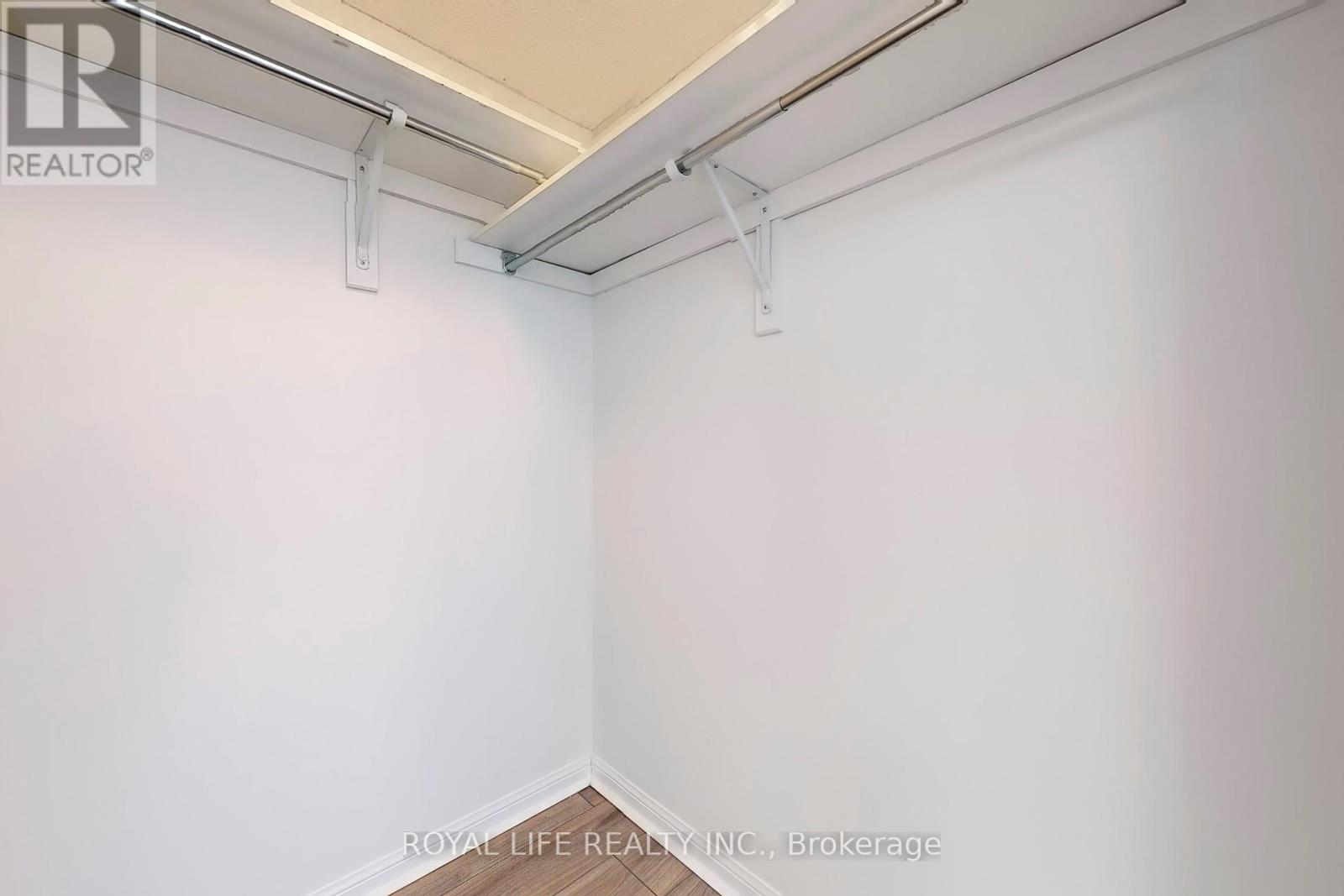2 - 595 Dundas Street W, Mississauga, Ontario  L5B 0B3 - Photo 12 - W12442105