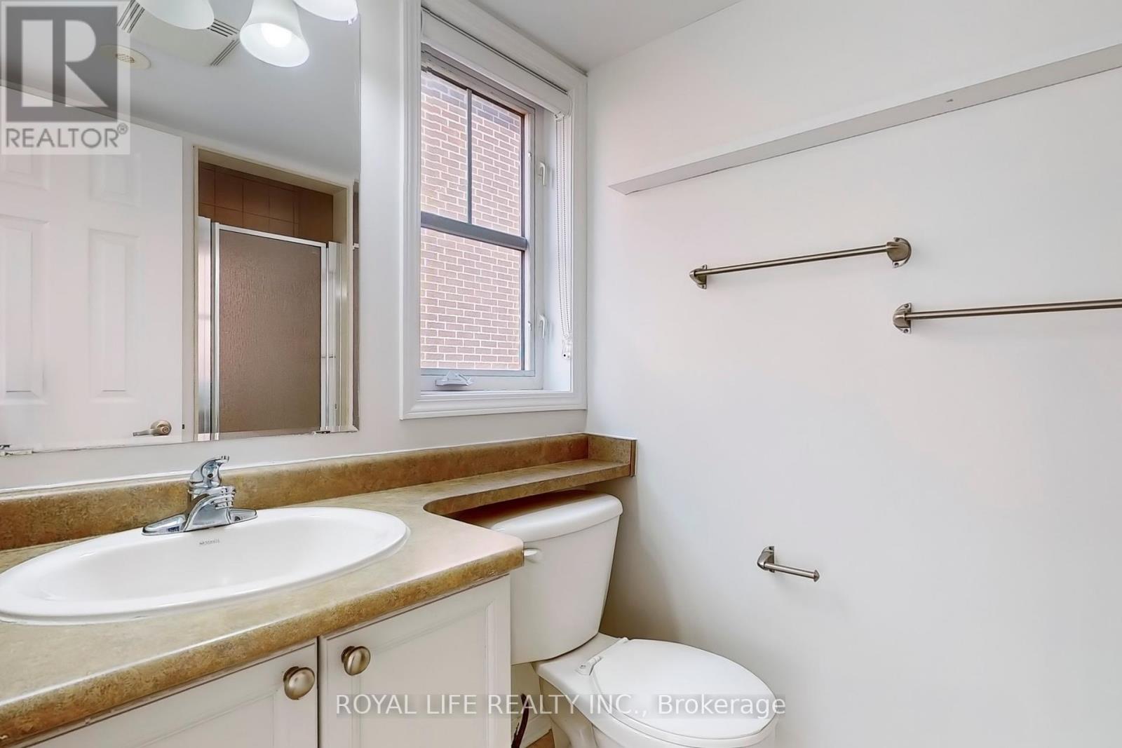 2 - 595 Dundas Street W, Mississauga, Ontario  L5B 0B3 - Photo 13 - W12442105