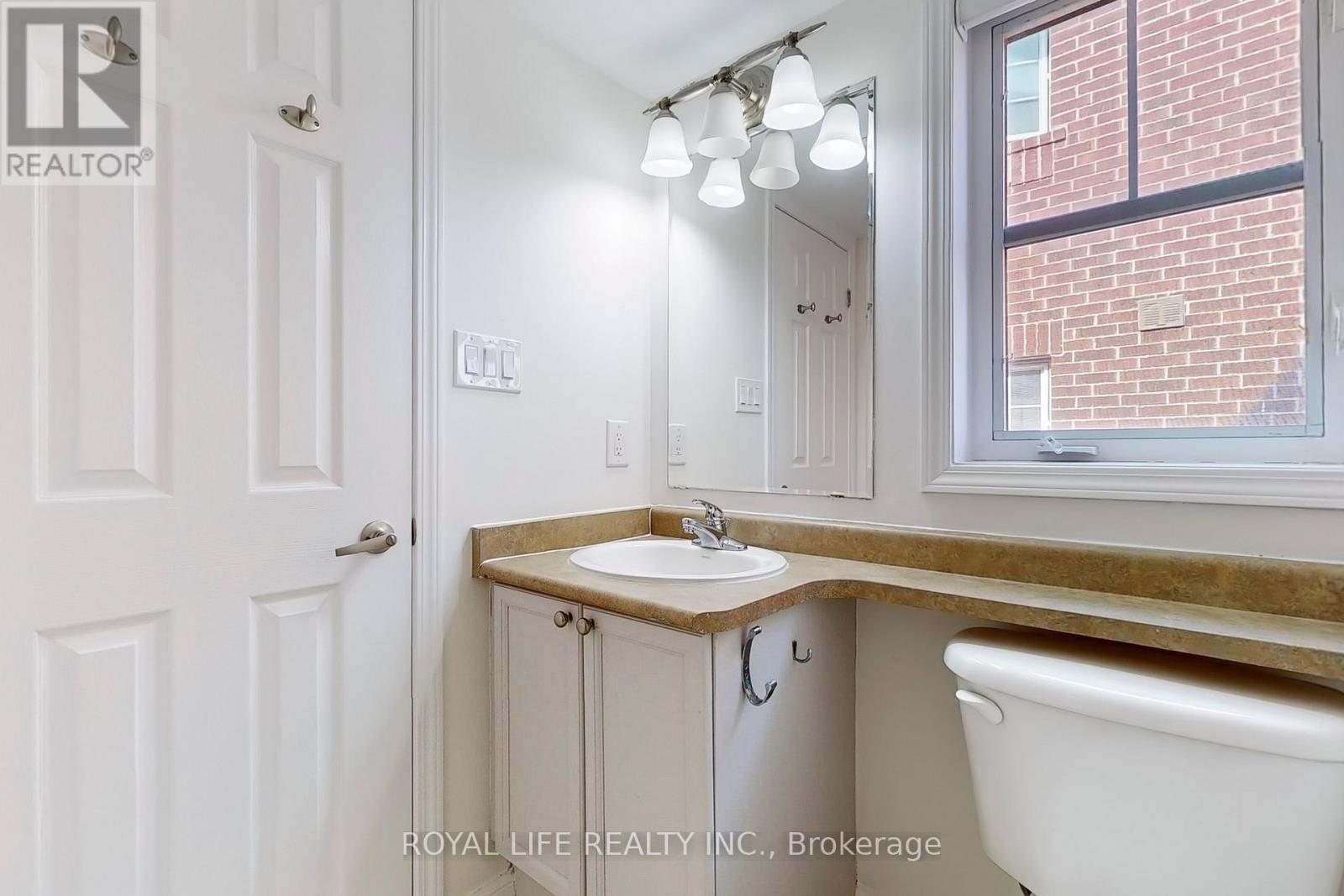 2 - 595 Dundas Street W, Mississauga, Ontario  L5B 0B3 - Photo 14 - W12442105
