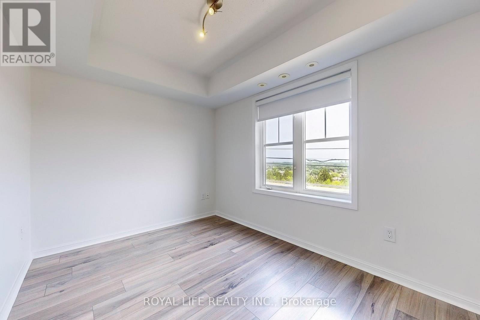 2 - 595 Dundas Street W, Mississauga, Ontario  L5B 0B3 - Photo 16 - W12442105