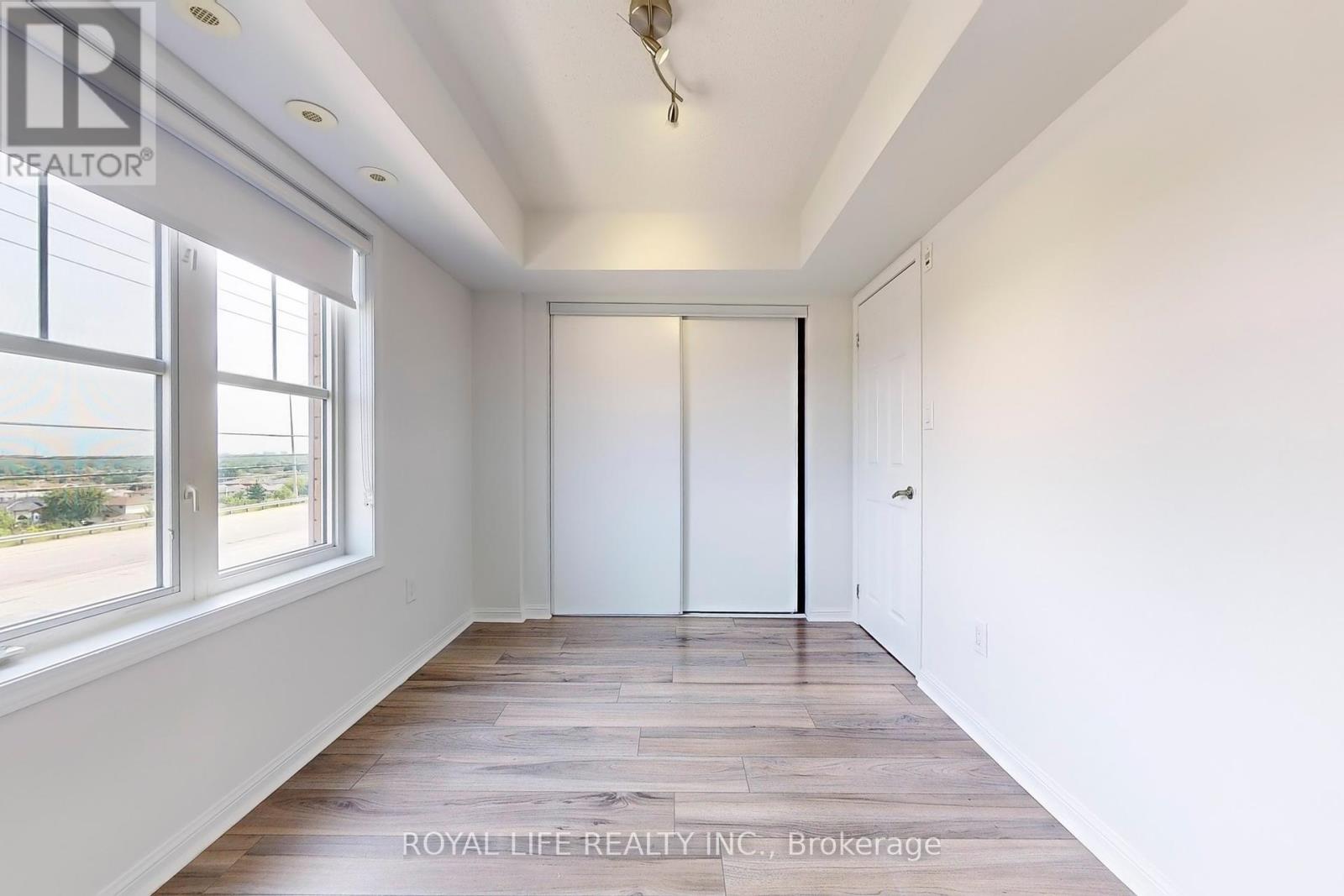 2 - 595 Dundas Street W, Mississauga, Ontario  L5B 0B3 - Photo 18 - W12442105